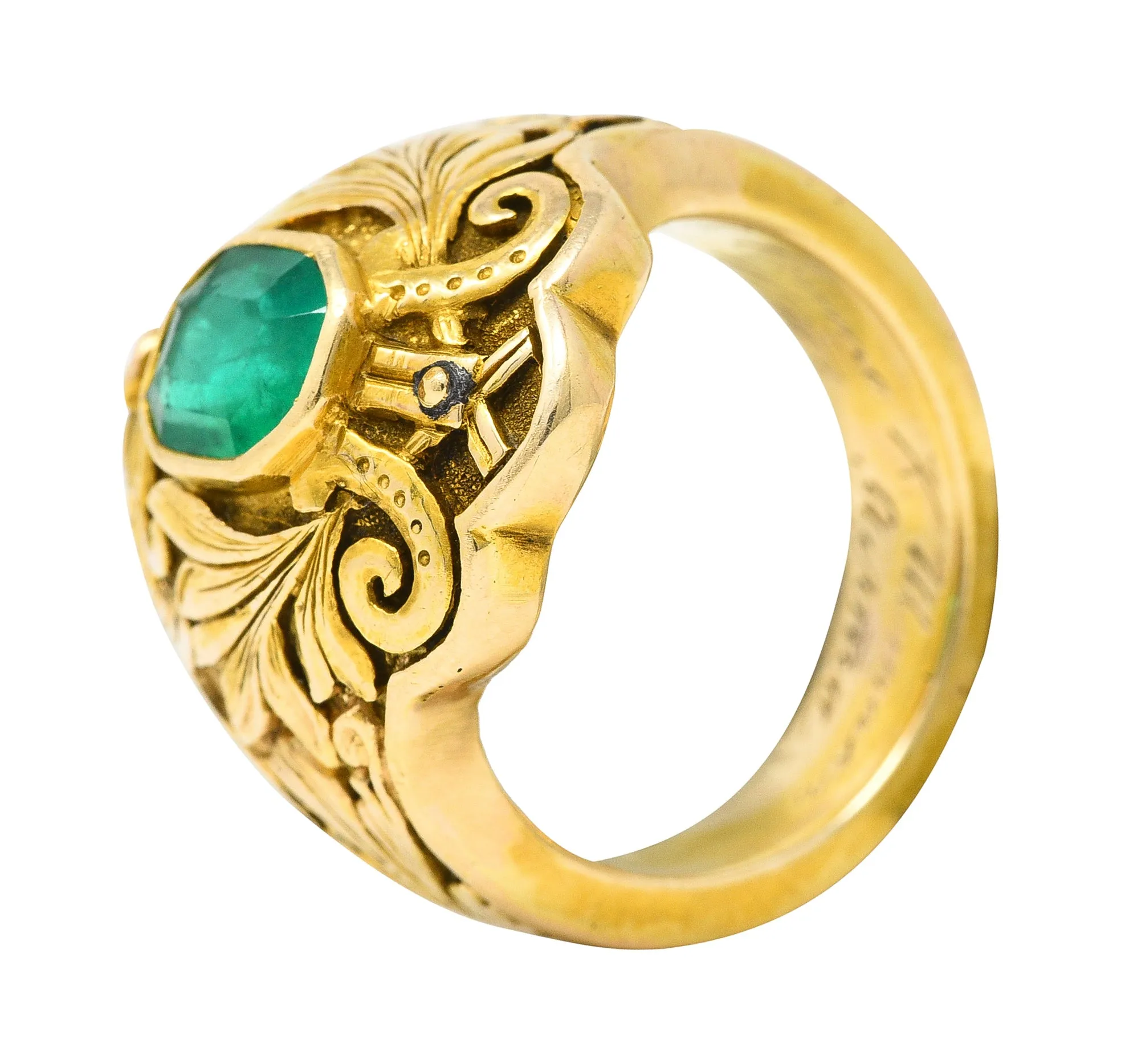 1906 Art Nouveau Emerald 18 Karat Yellow Gold Foliate Antique Band Ring