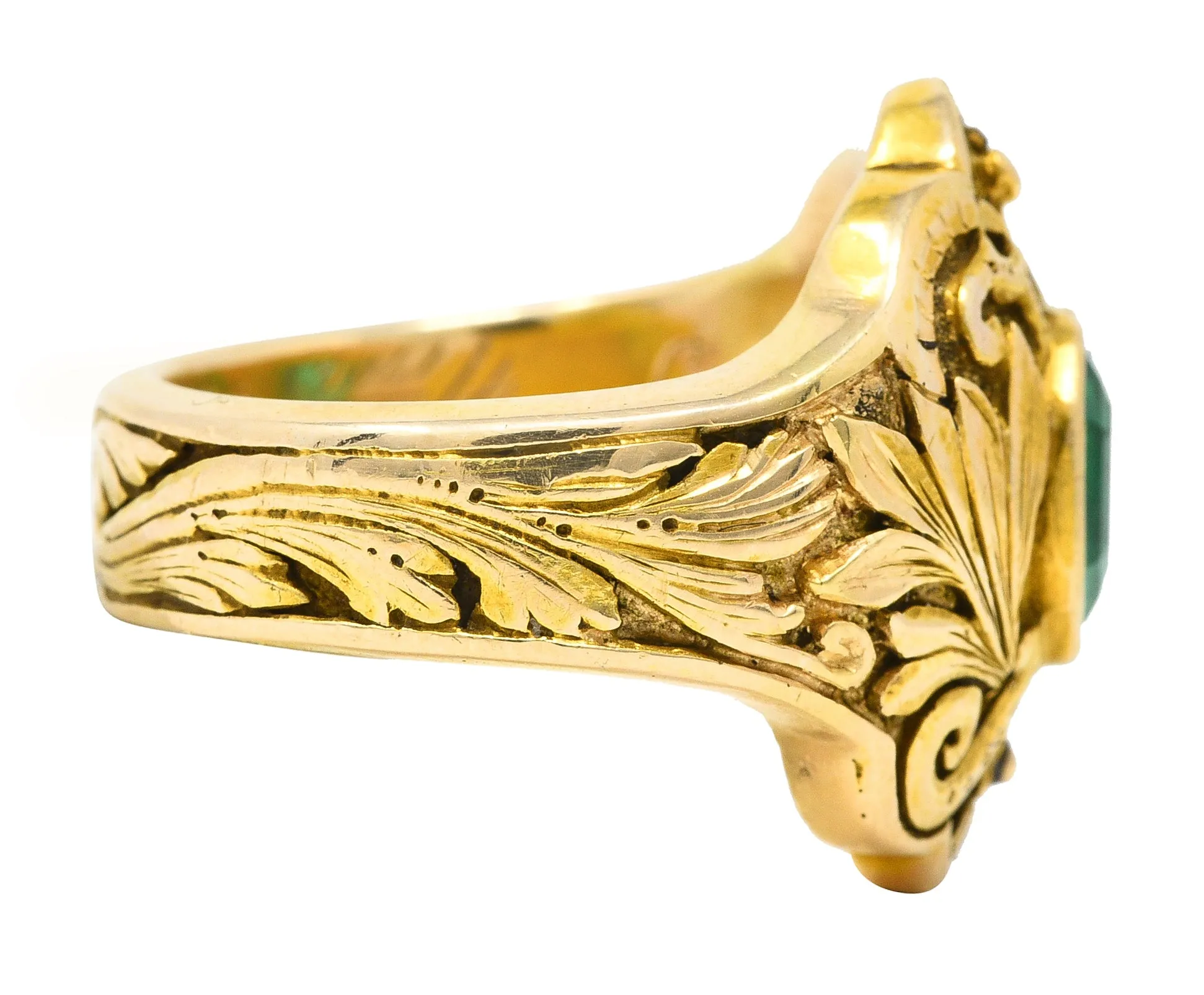 1906 Art Nouveau Emerald 18 Karat Yellow Gold Foliate Antique Band Ring
