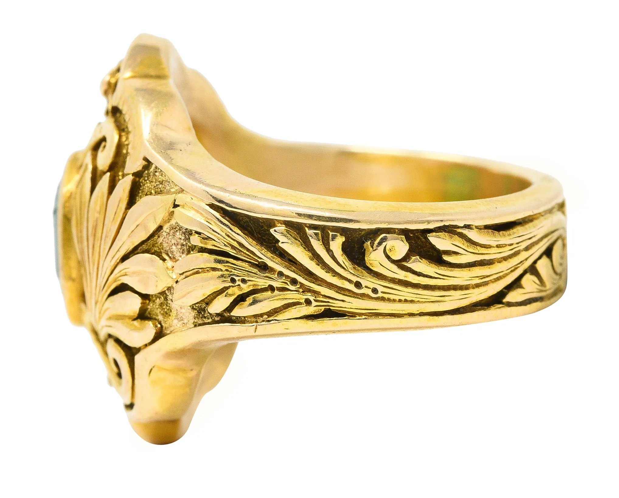 1906 Art Nouveau Emerald 18 Karat Yellow Gold Foliate Antique Band Ring