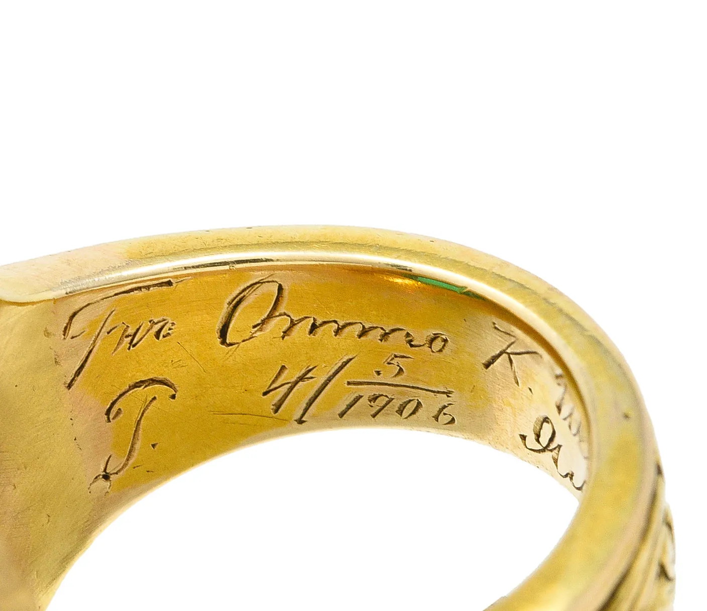 1906 Art Nouveau Emerald 18 Karat Yellow Gold Foliate Antique Band Ring