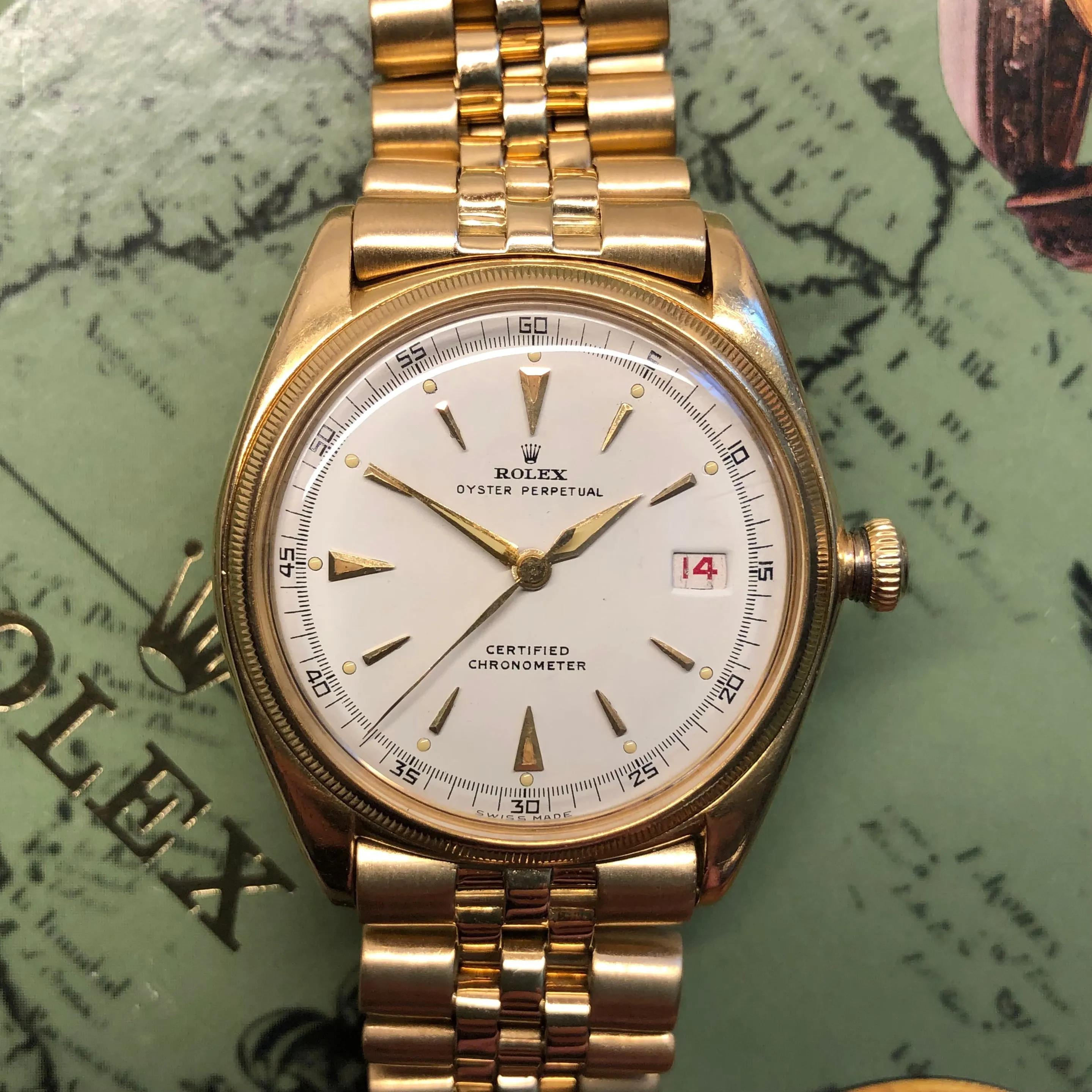1946 Rolex Oyster Perpetual "Pre Datejust" 4467 Ovettone 18K Yellow Gold Roulette Date Wheel Automatic Wristwatch