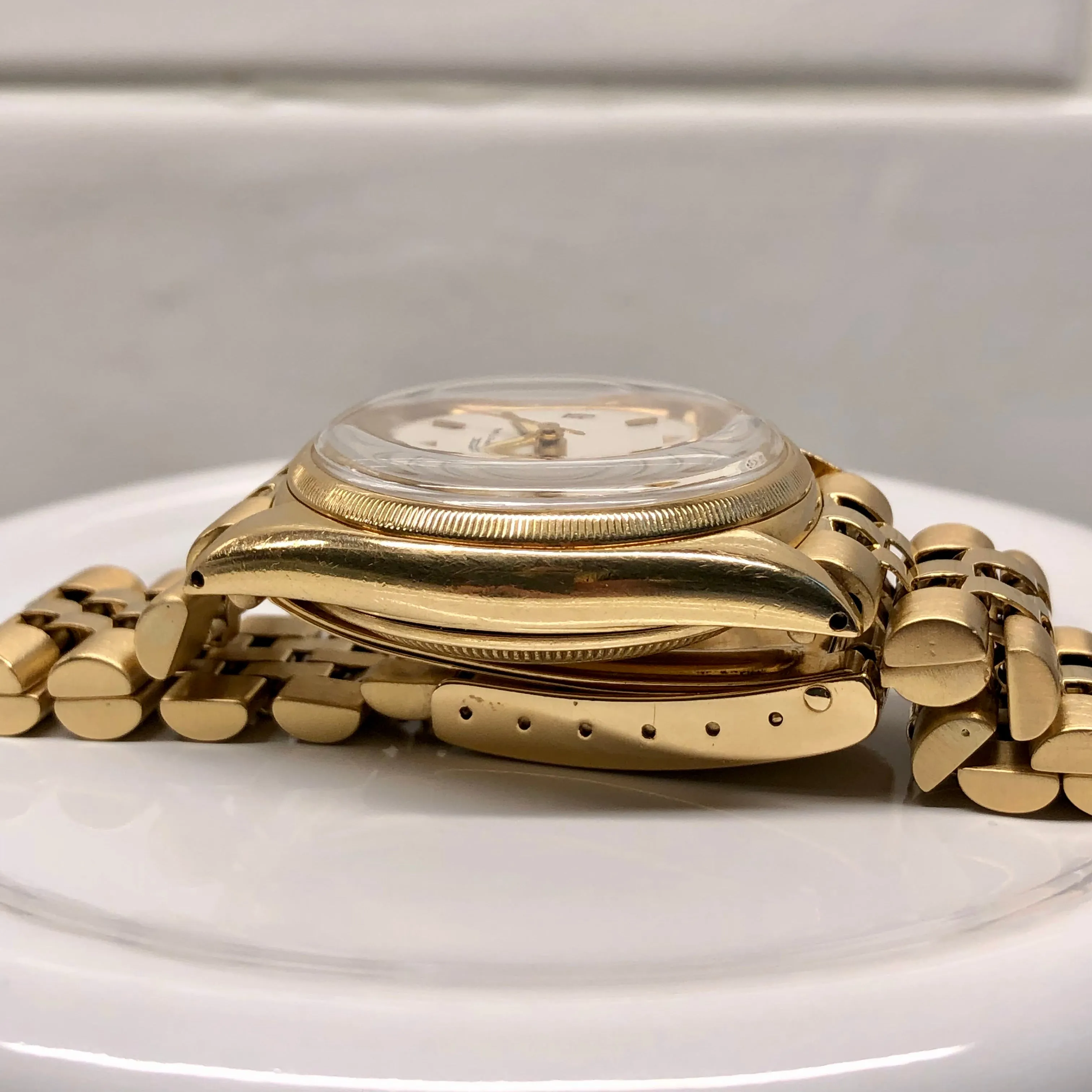 1946 Rolex Oyster Perpetual "Pre Datejust" 4467 Ovettone 18K Yellow Gold Roulette Date Wheel Automatic Wristwatch