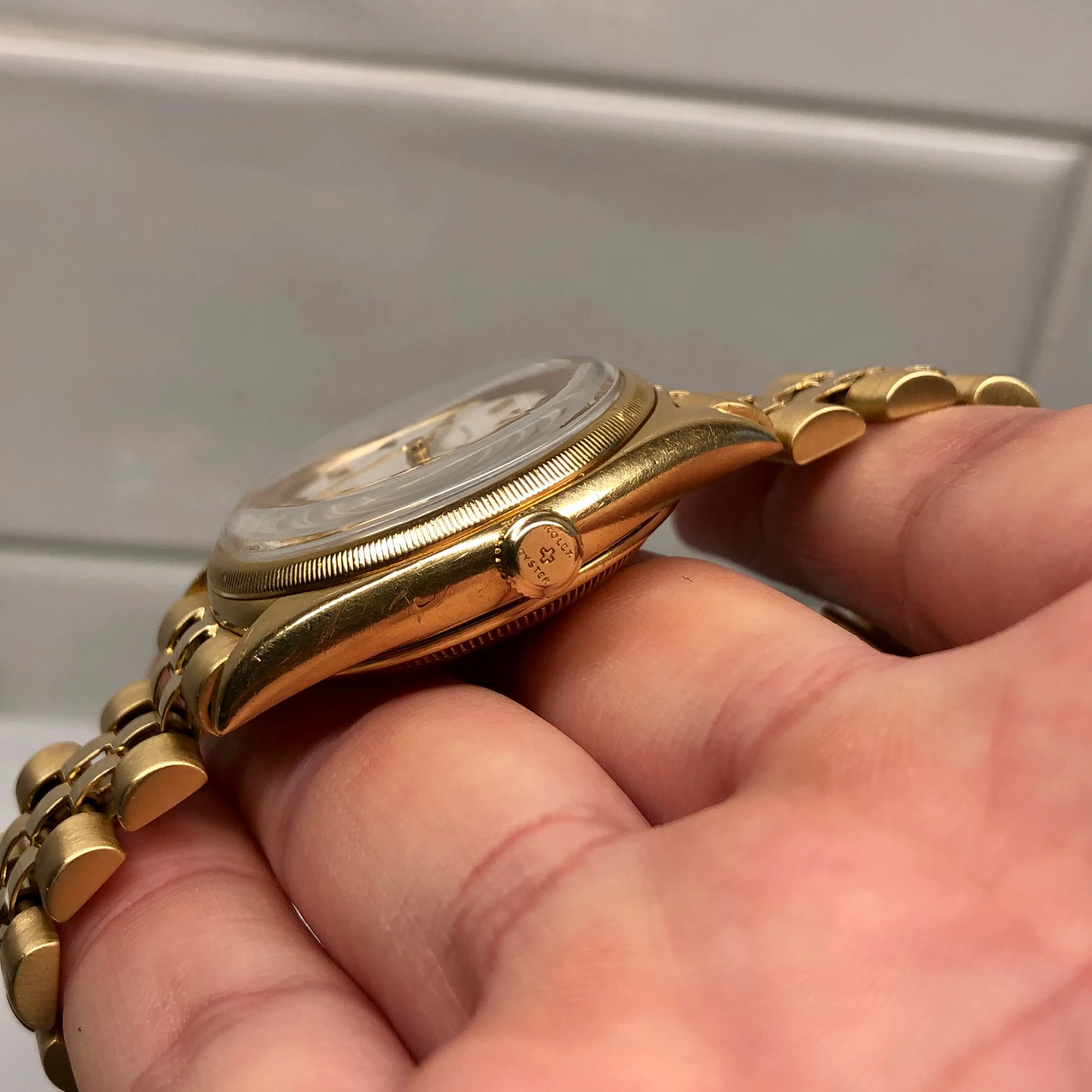 1946 Rolex Oyster Perpetual "Pre Datejust" 4467 Ovettone 18K Yellow Gold Roulette Date Wheel Automatic Wristwatch