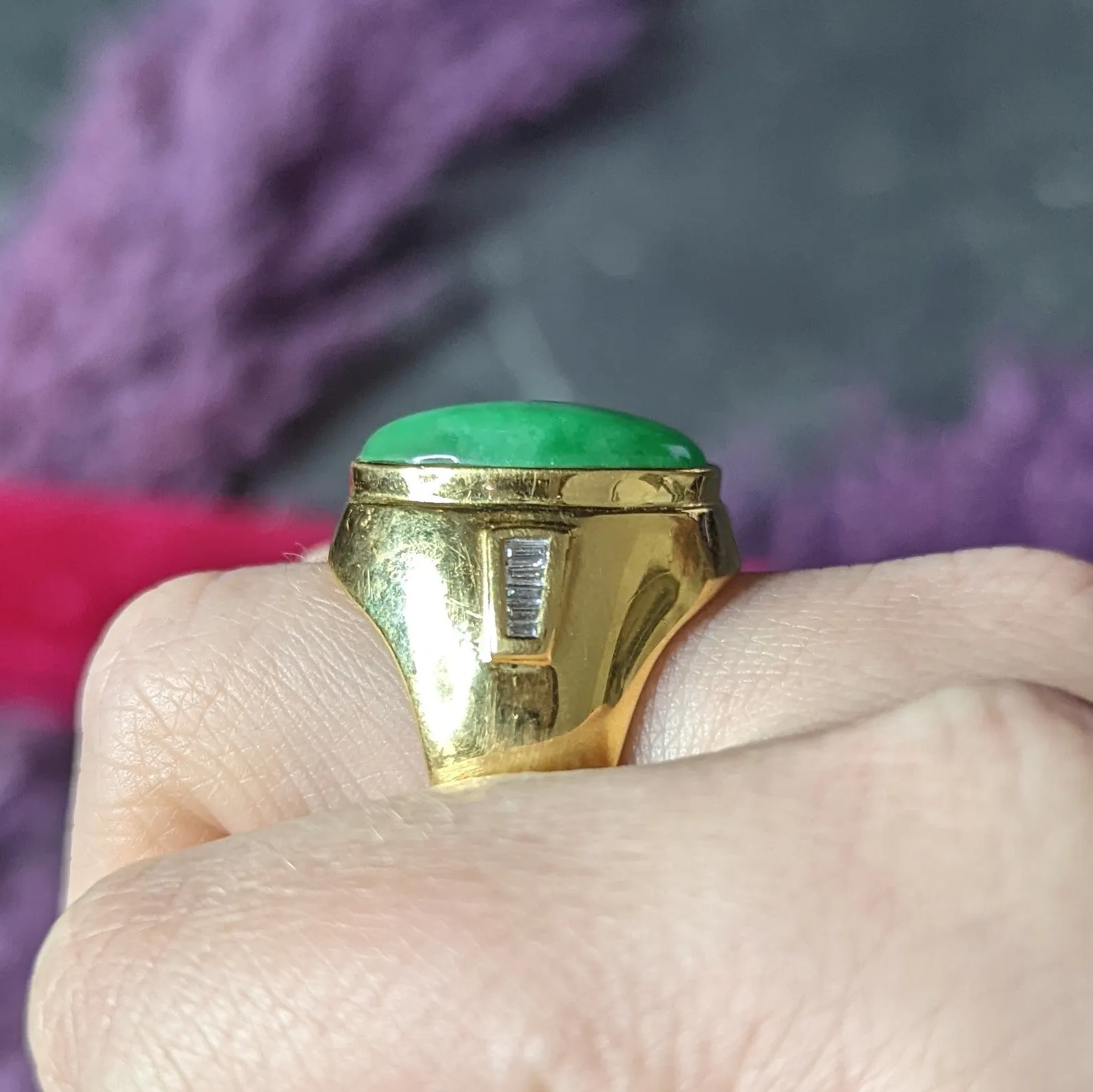 1960's Jade Diamond 18 Karat Yellow Gold Unisex Vintage Signet Ring