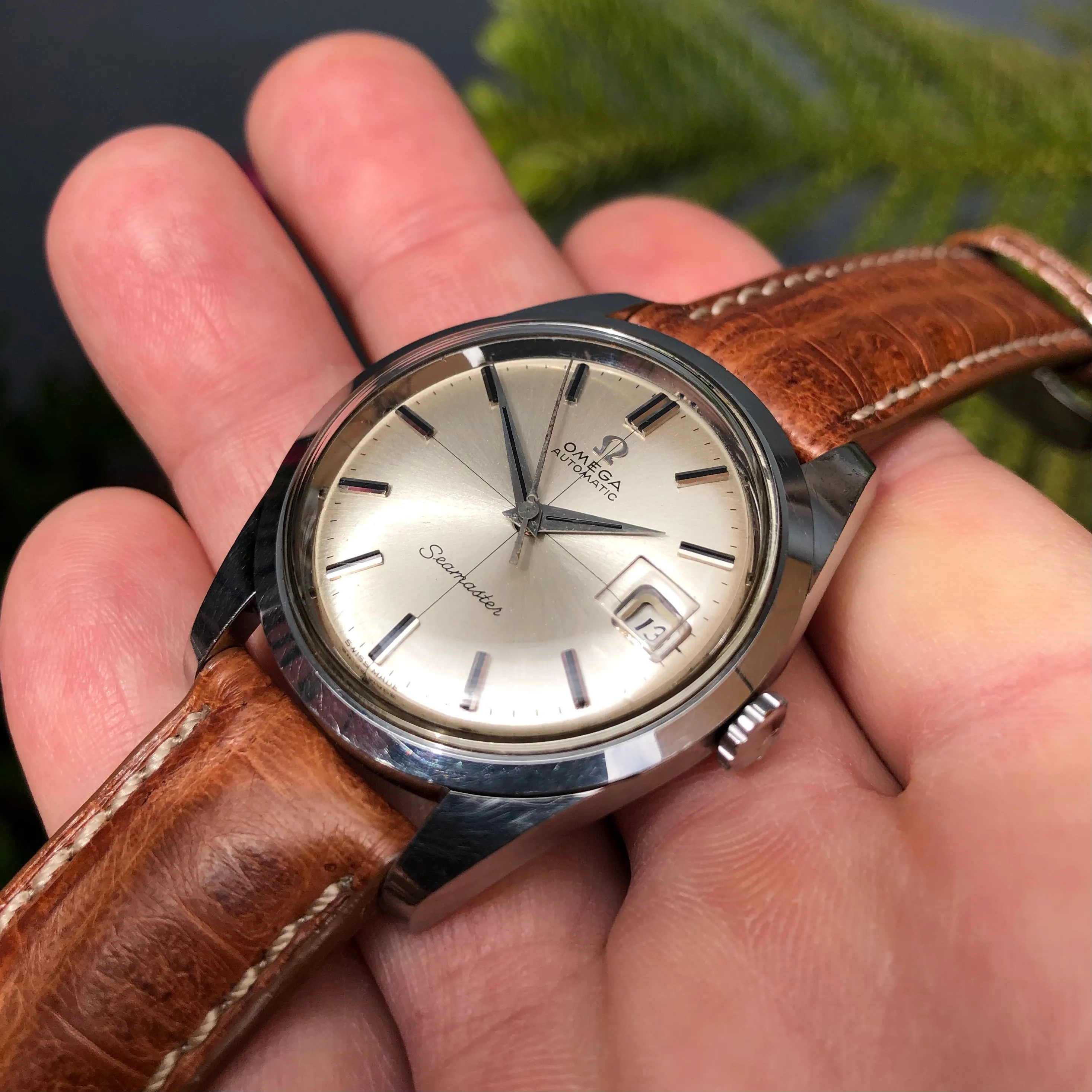 1964 Omega Seamaster 166.010 Steel Cross Hair Caliber 562 Automatic Date Wristwatch