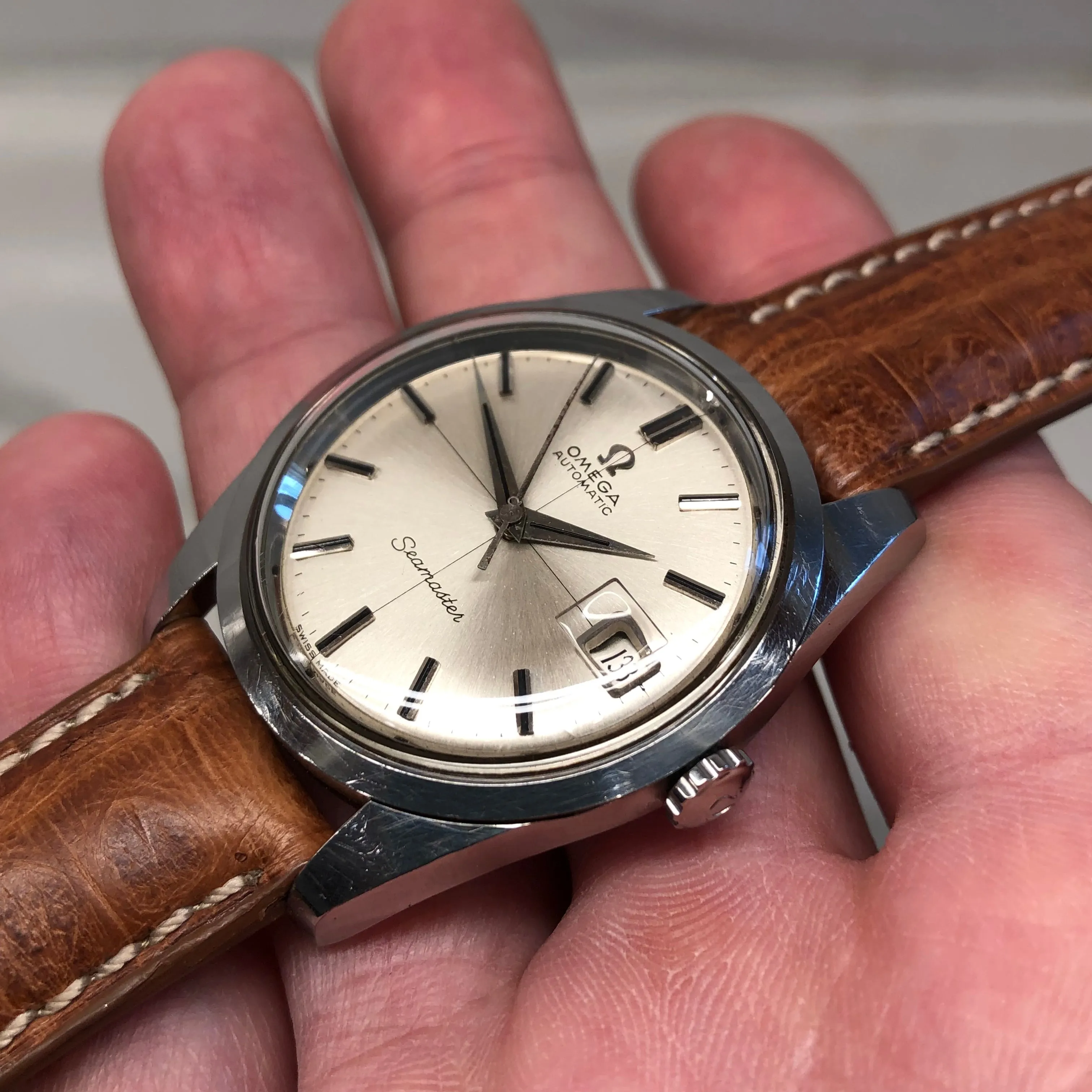 1964 Omega Seamaster 166.010 Steel Cross Hair Caliber 562 Automatic Date Wristwatch
