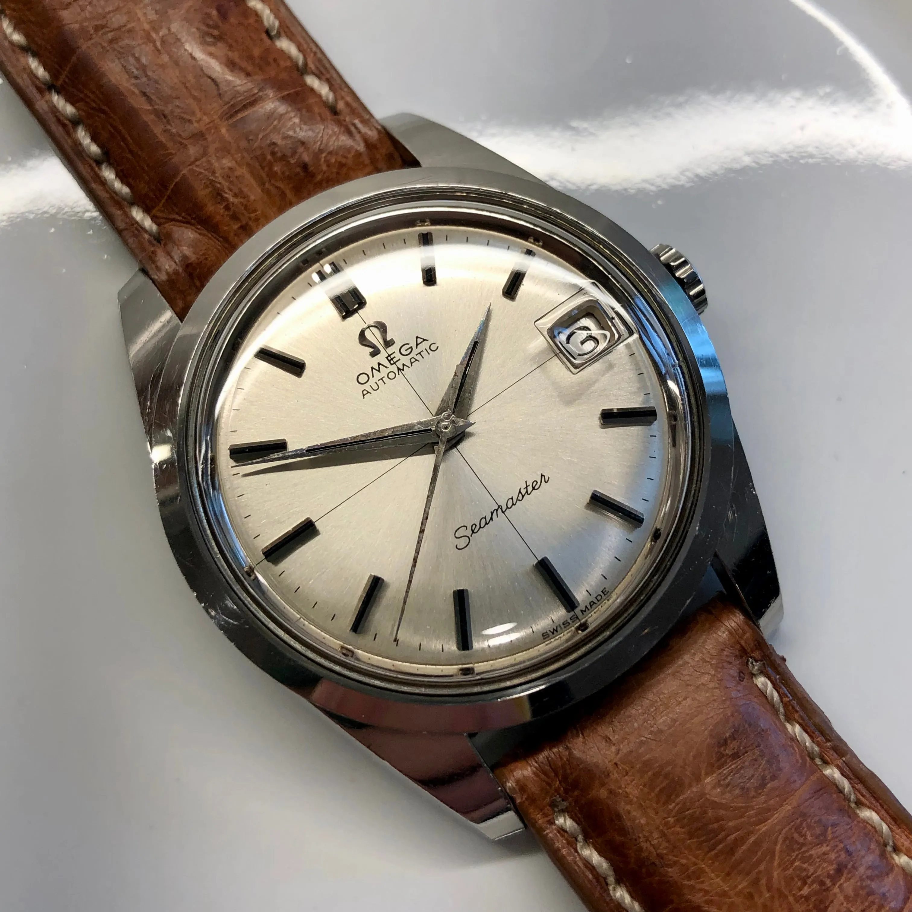 1964 Omega Seamaster 166.010 Steel Cross Hair Caliber 562 Automatic Date Wristwatch
