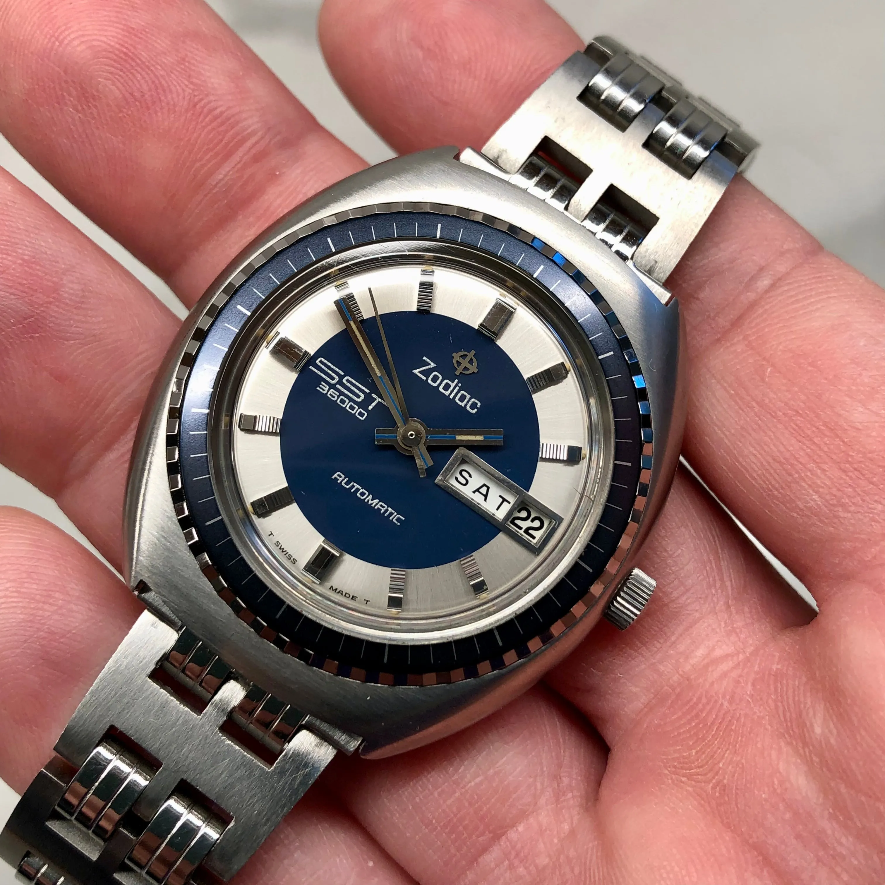 1970s Zodaic SST 36000 Blue 862 951 Vintage Automatic Wristwatch Old Stock