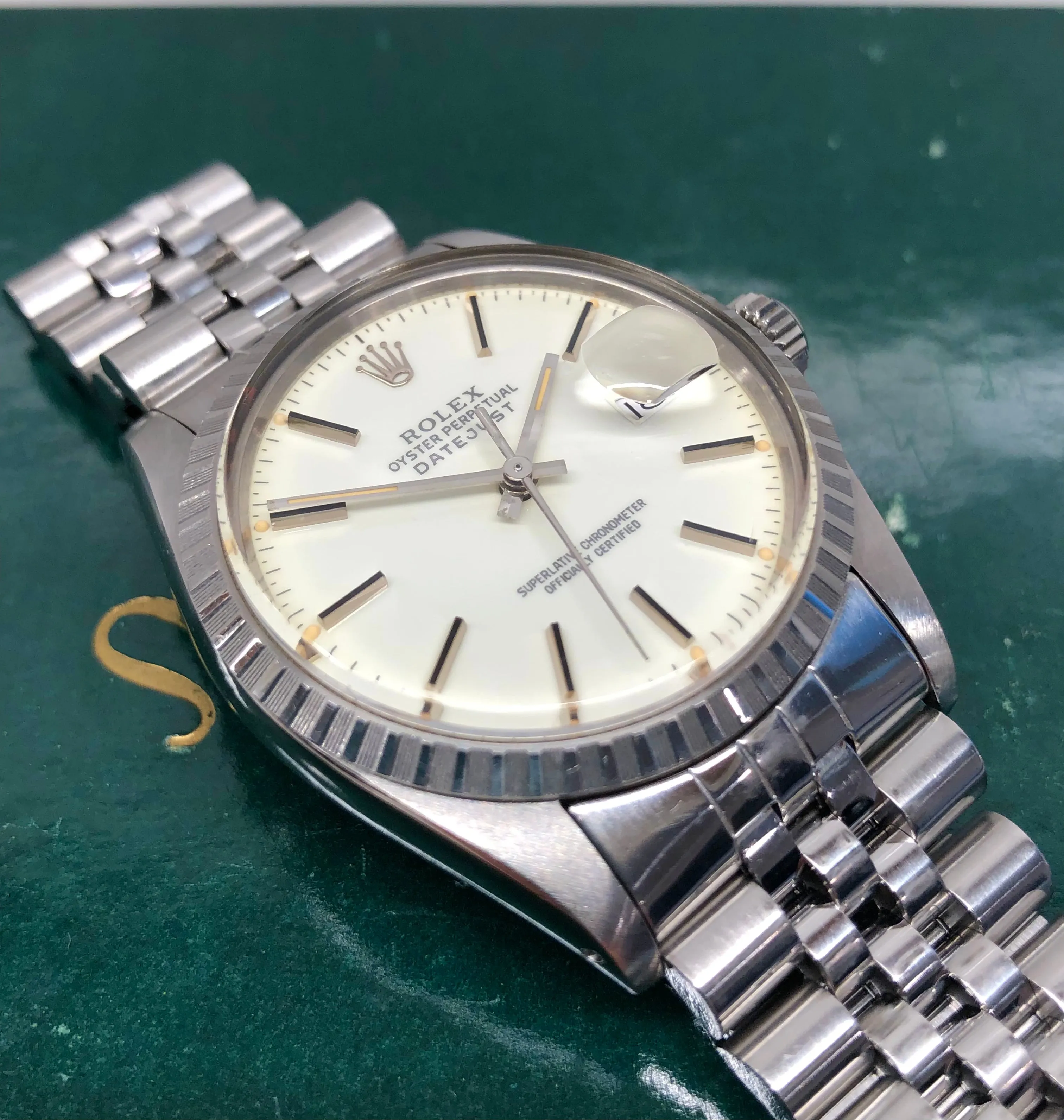 1984 Rolex Datejust 16030 Steel White Porcelain Engine Turned Automatic Wristwatch