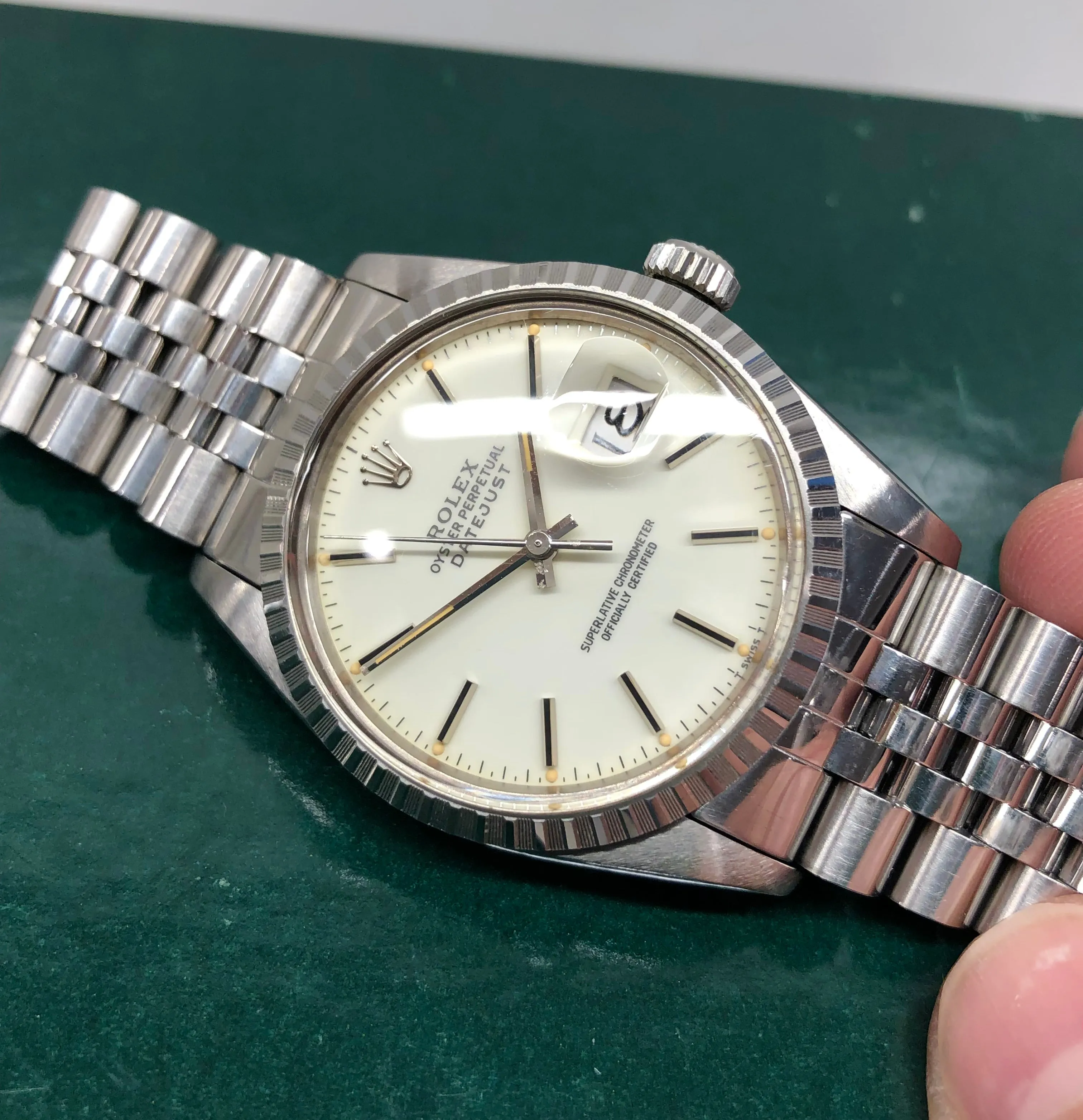 1984 Rolex Datejust 16030 Steel White Porcelain Engine Turned Automatic Wristwatch