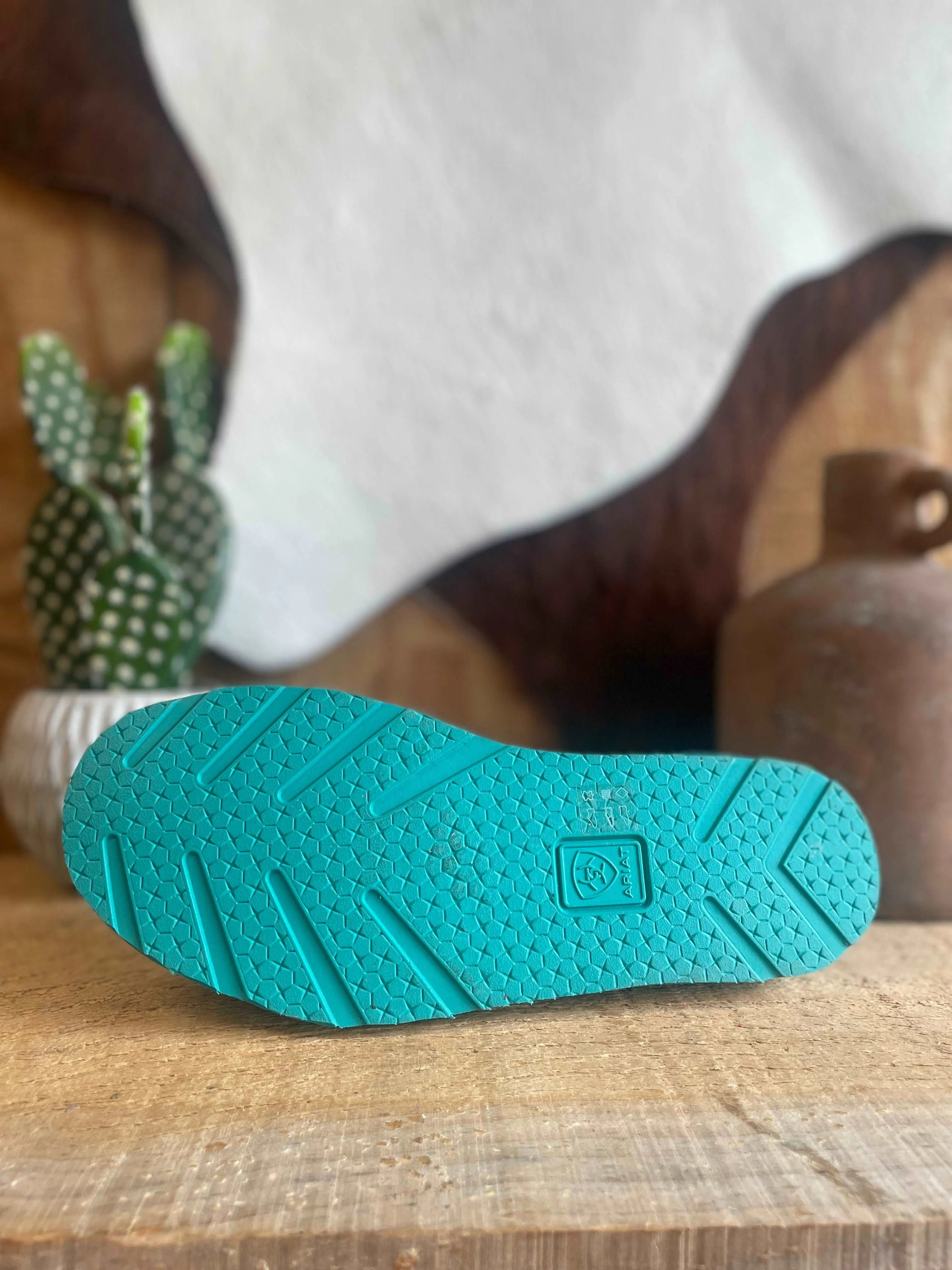 Ariat cruisers— several colors and styles available