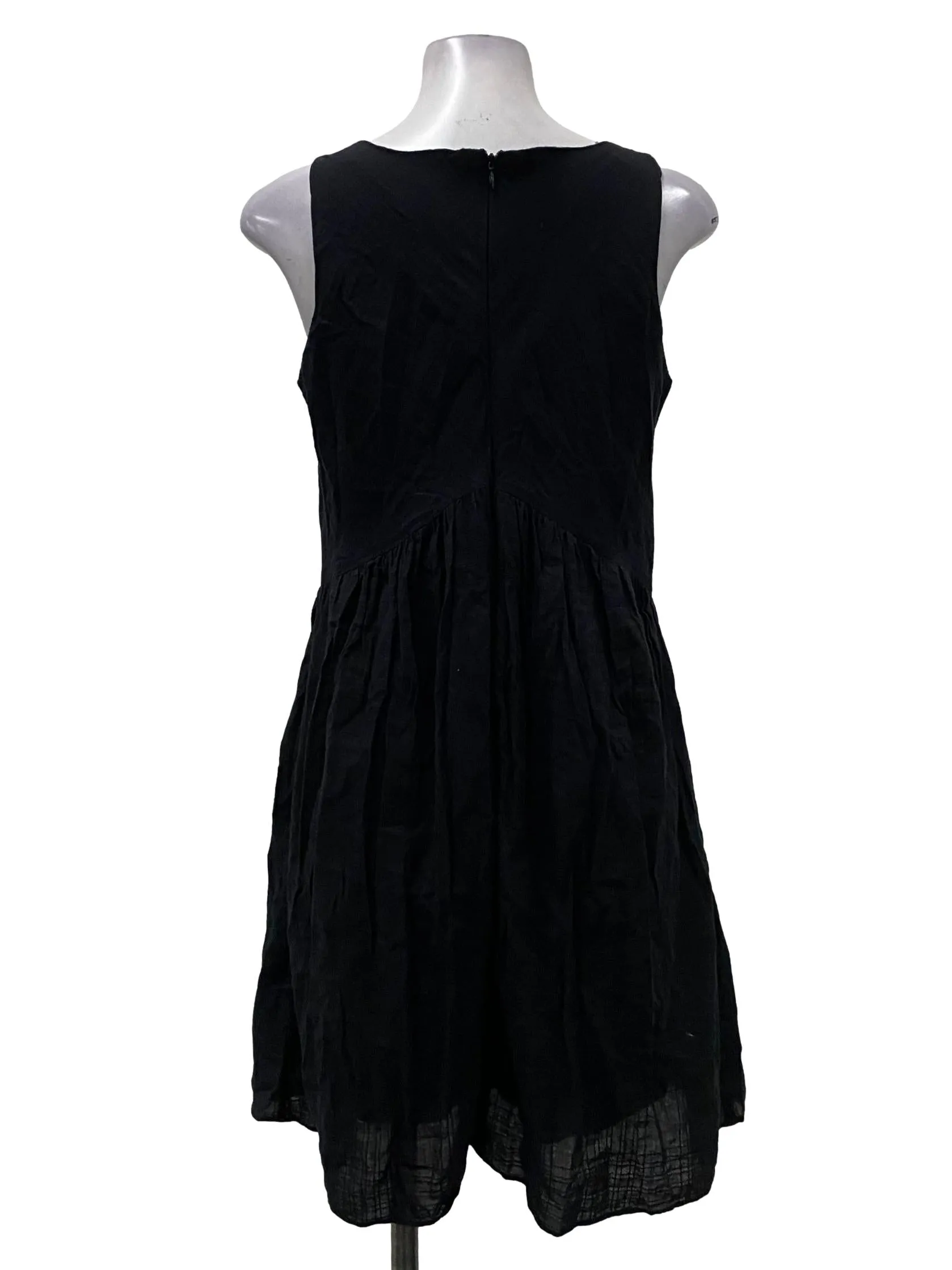 Black V-Neck Sleeveless Dress