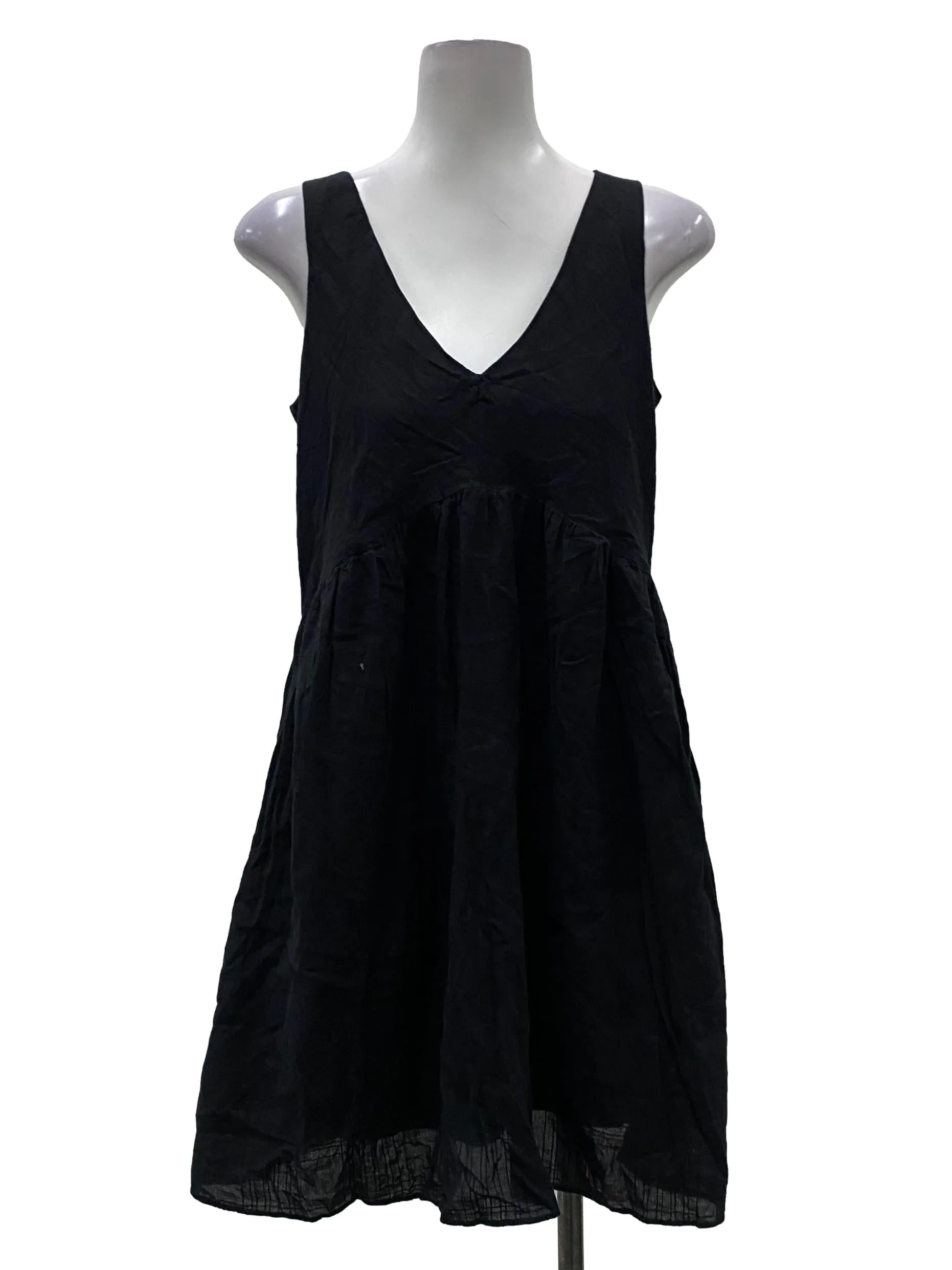 Black V-Neck Sleeveless Dress