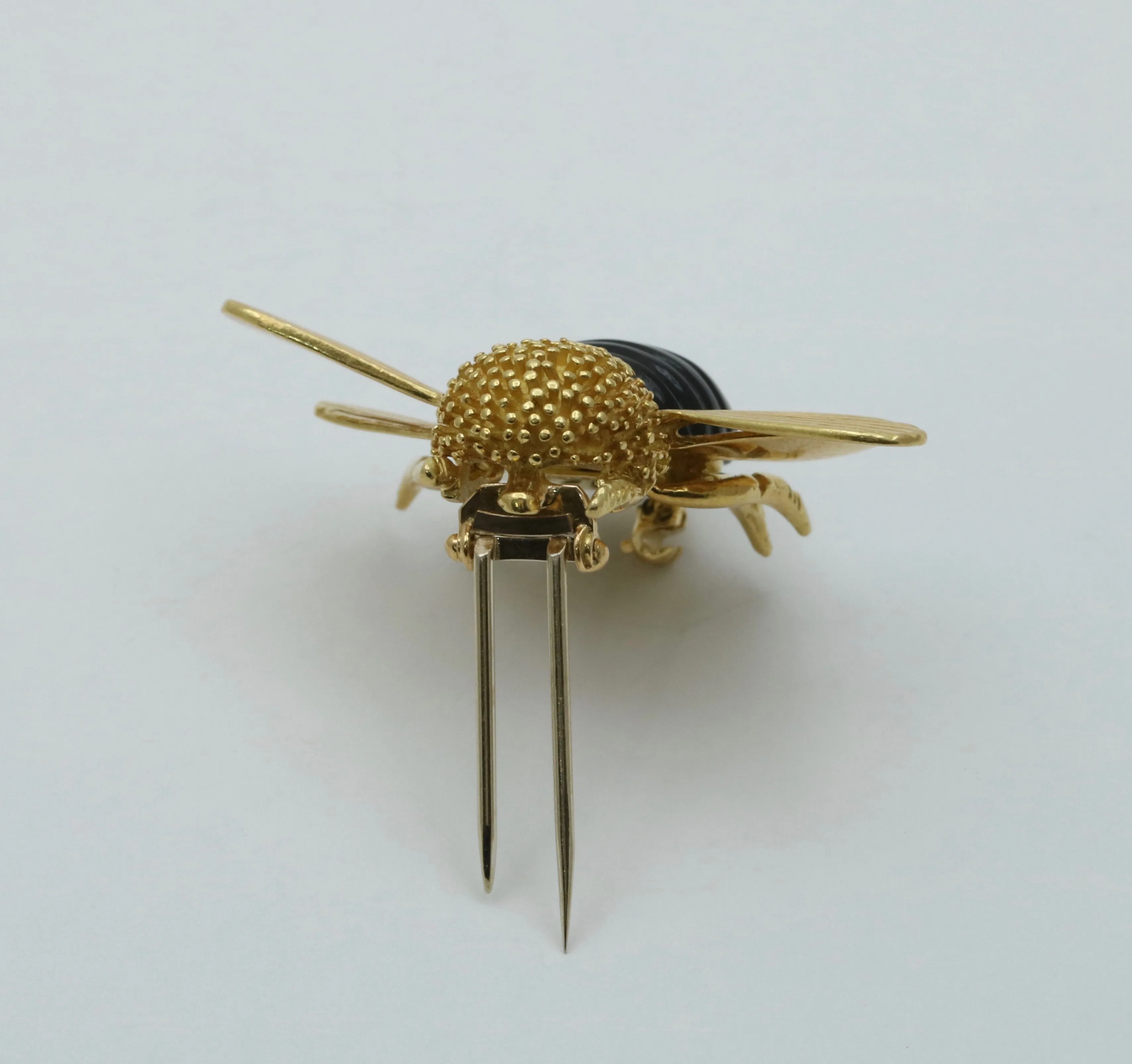 Carved Onyx and 18K Gold Bumble Bee Clip Brooch