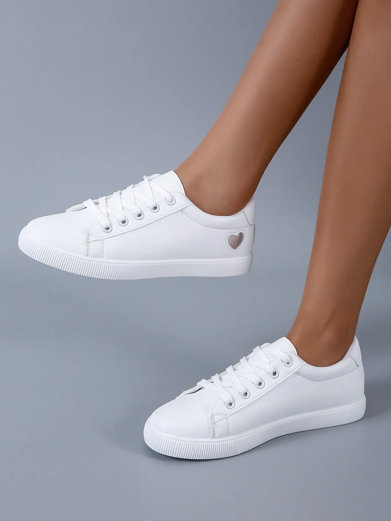Comfortable Flat Athletic Shoes With Casual Lace-up Design