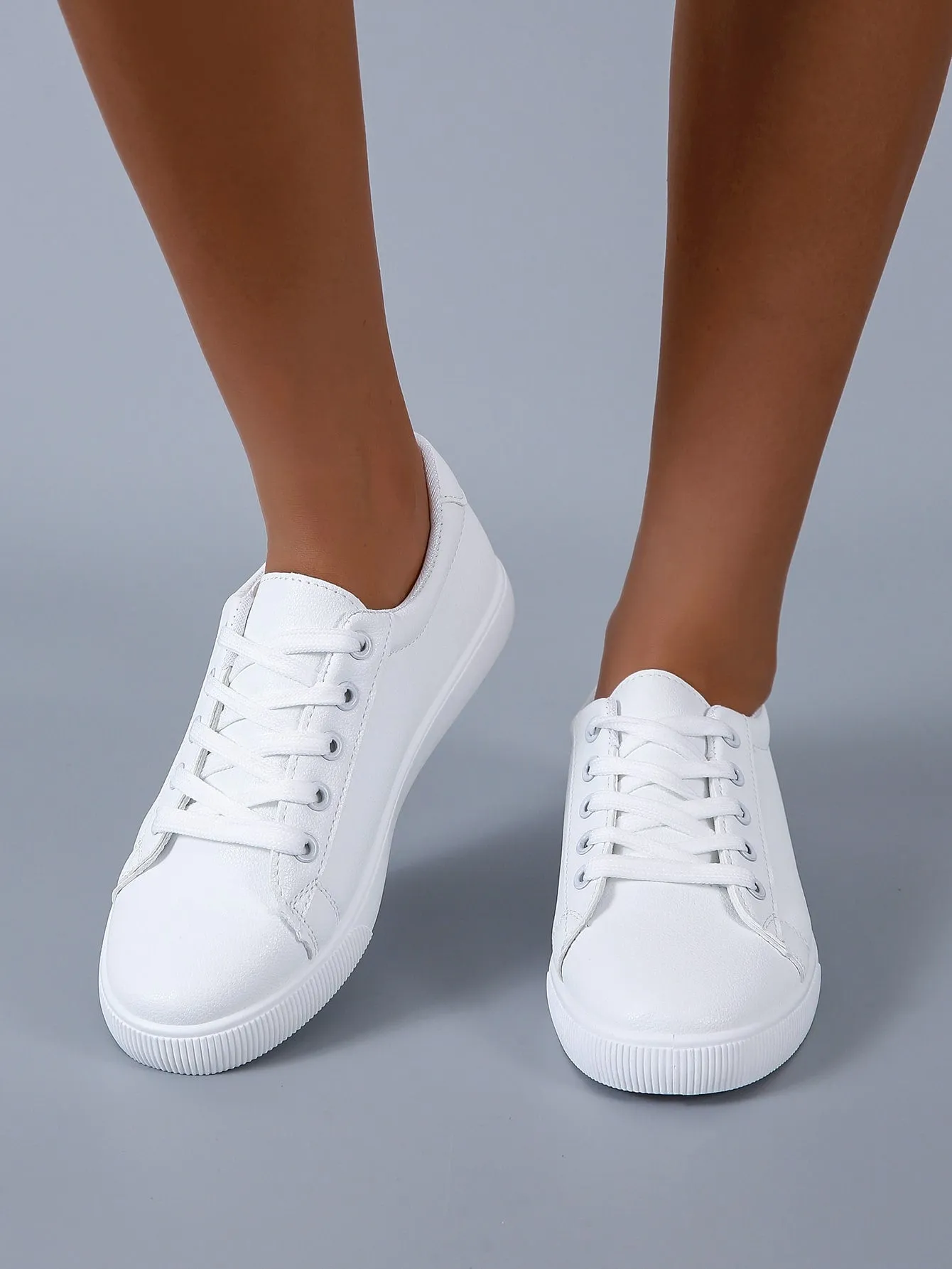 Comfortable Flat Athletic Shoes With Casual Lace-up Design