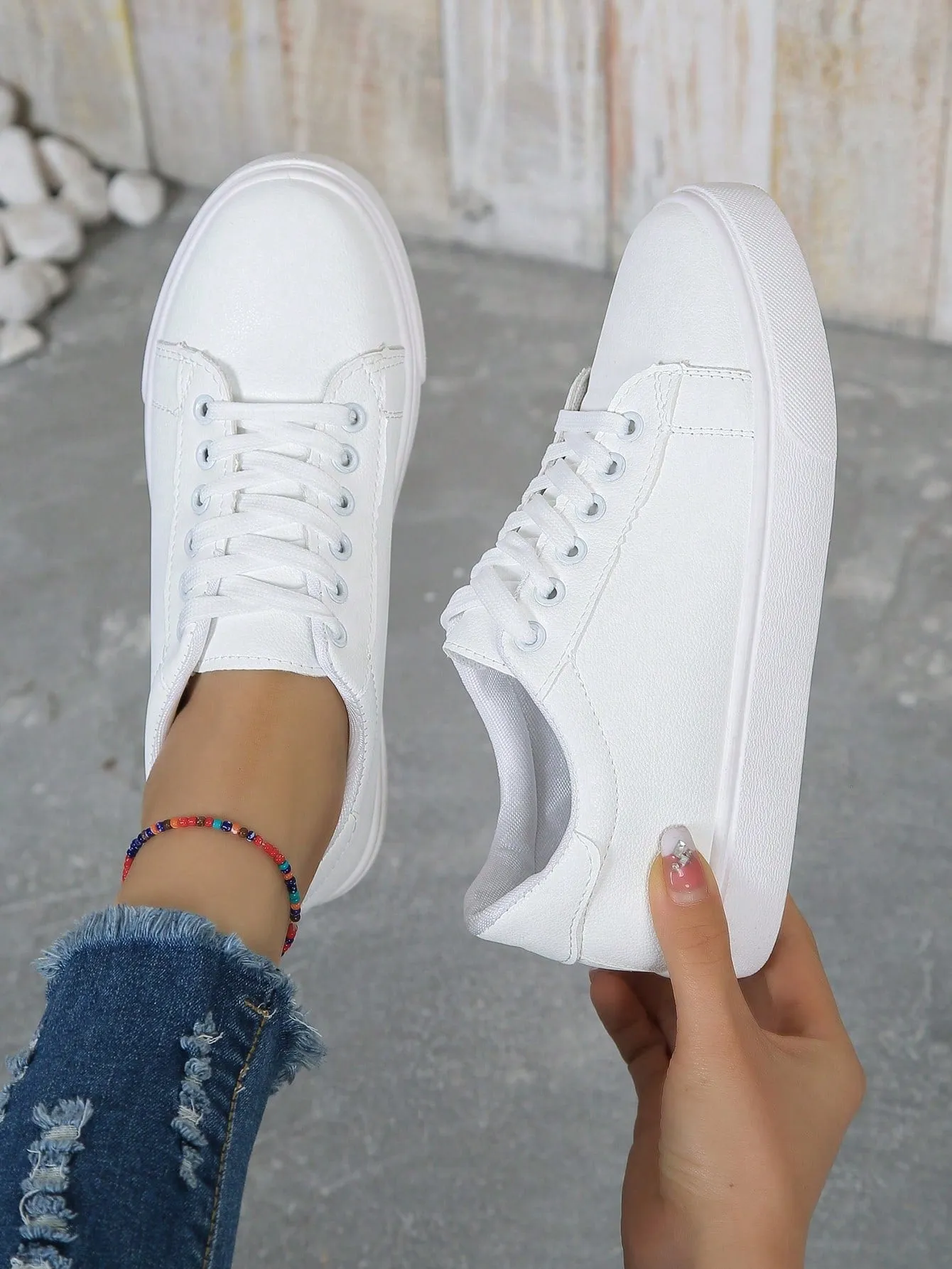 Comfortable Flat Athletic Shoes With Casual Lace-up Design
