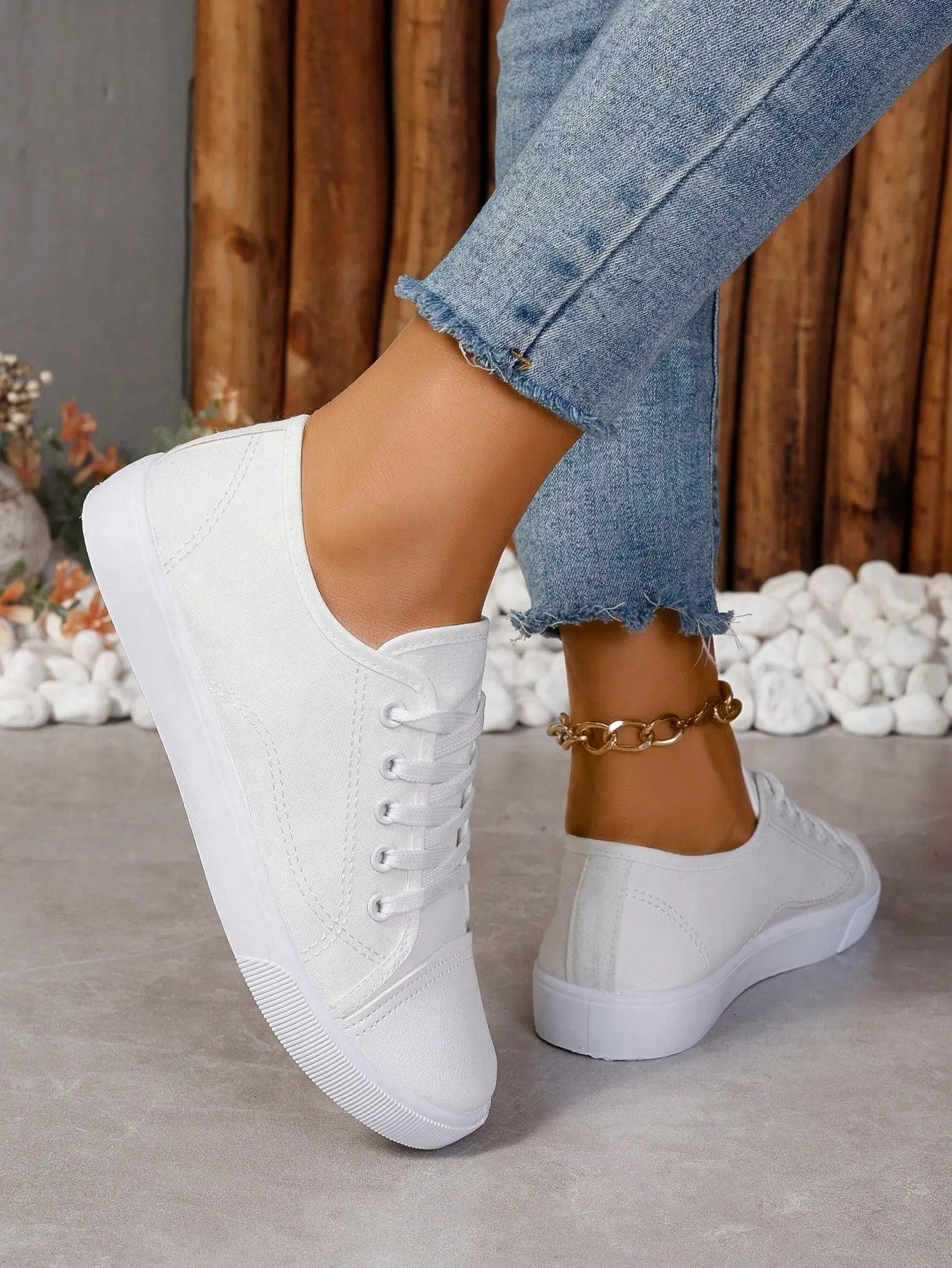 Comfortable Flat Athletic Shoes With Casual Lace-up Design