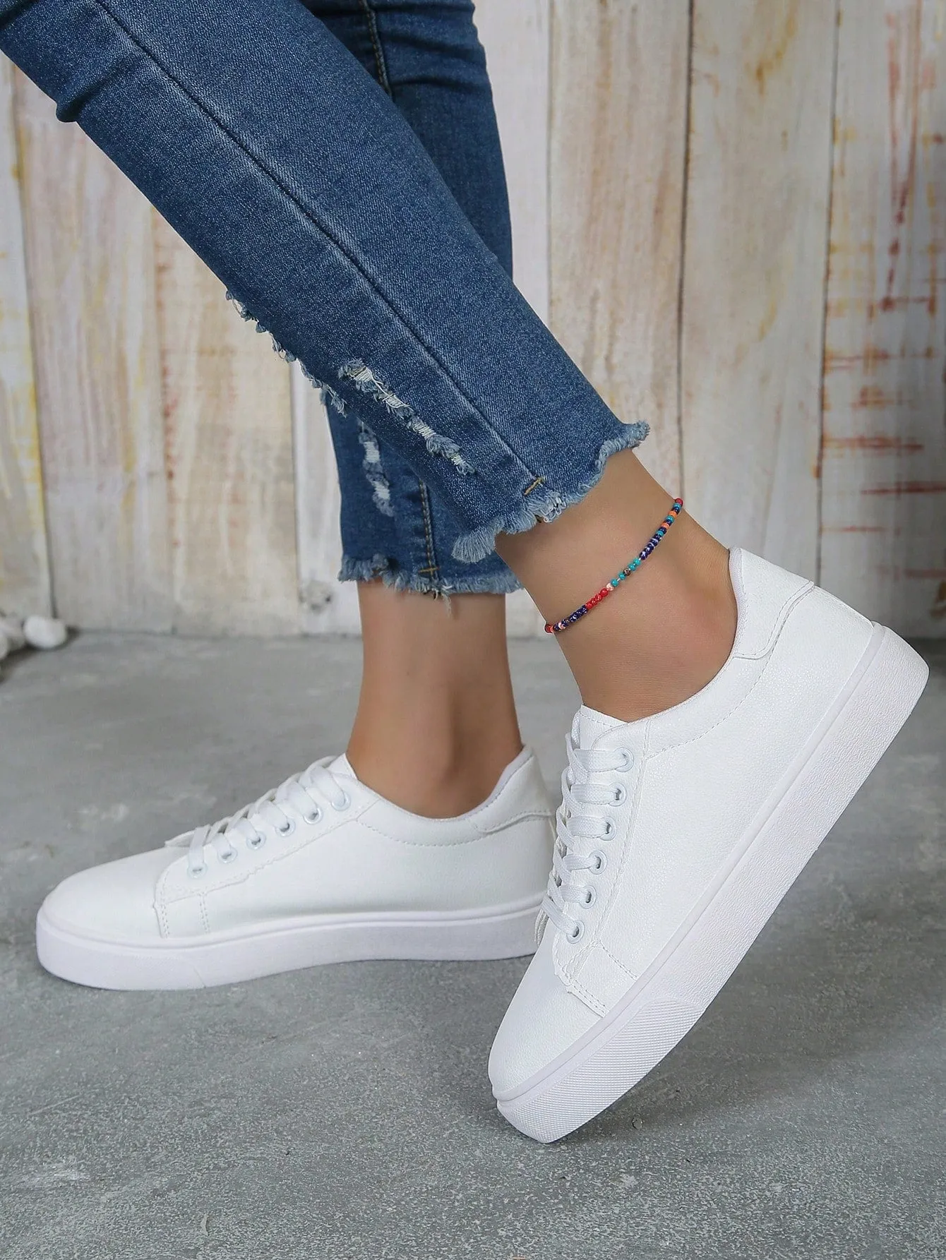 Comfortable Flat Athletic Shoes With Casual Lace-up Design