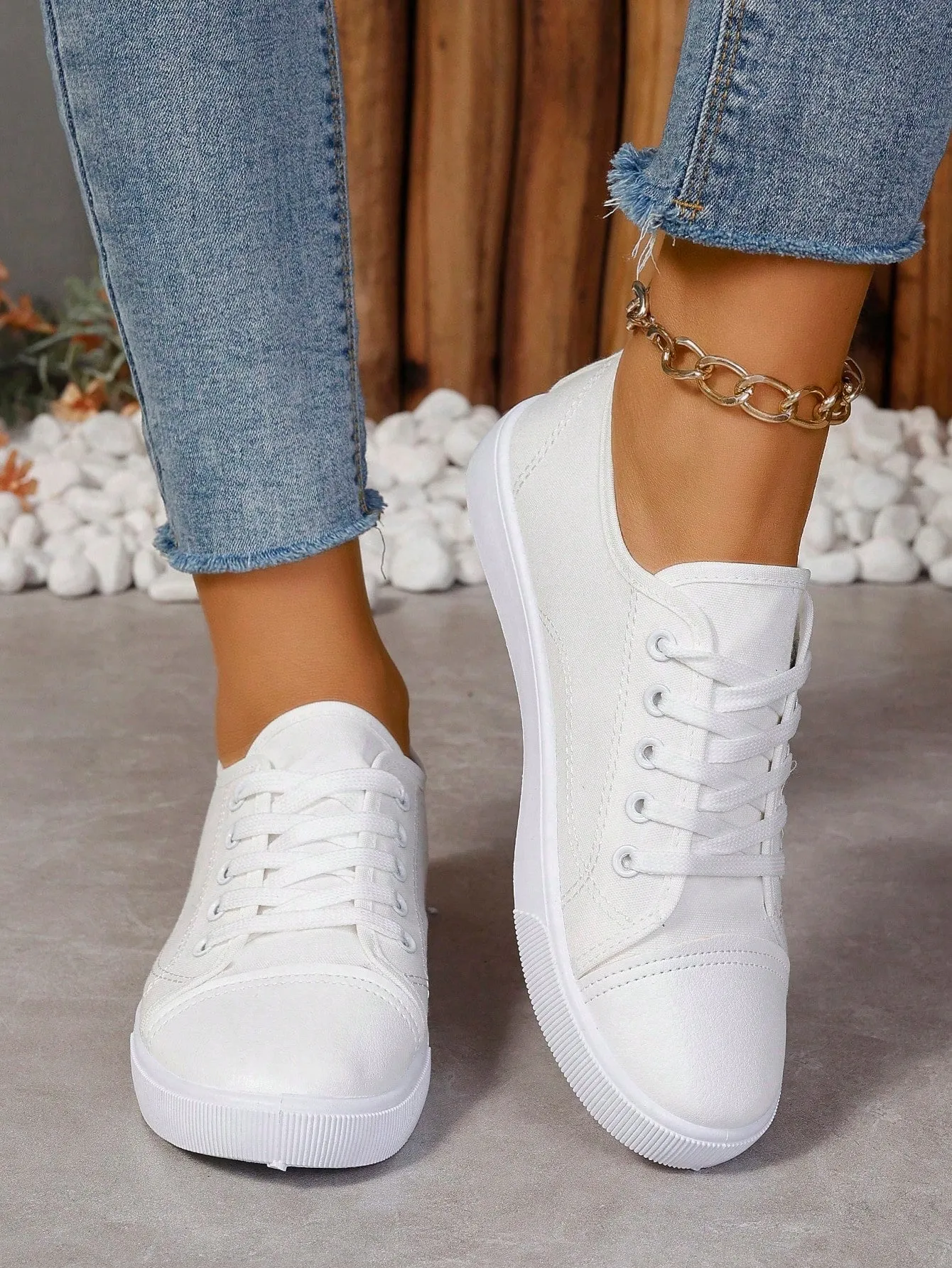 Comfortable Flat Athletic Shoes With Casual Lace-up Design