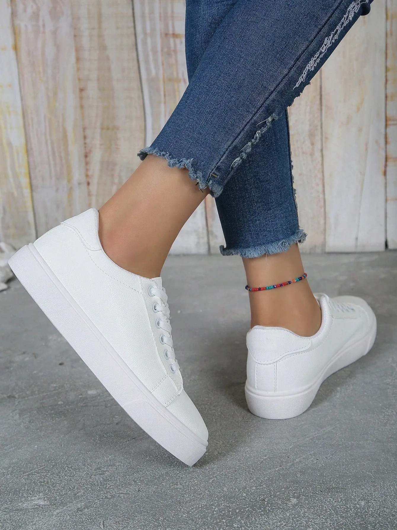 Comfortable Flat Athletic Shoes With Casual Lace-up Design