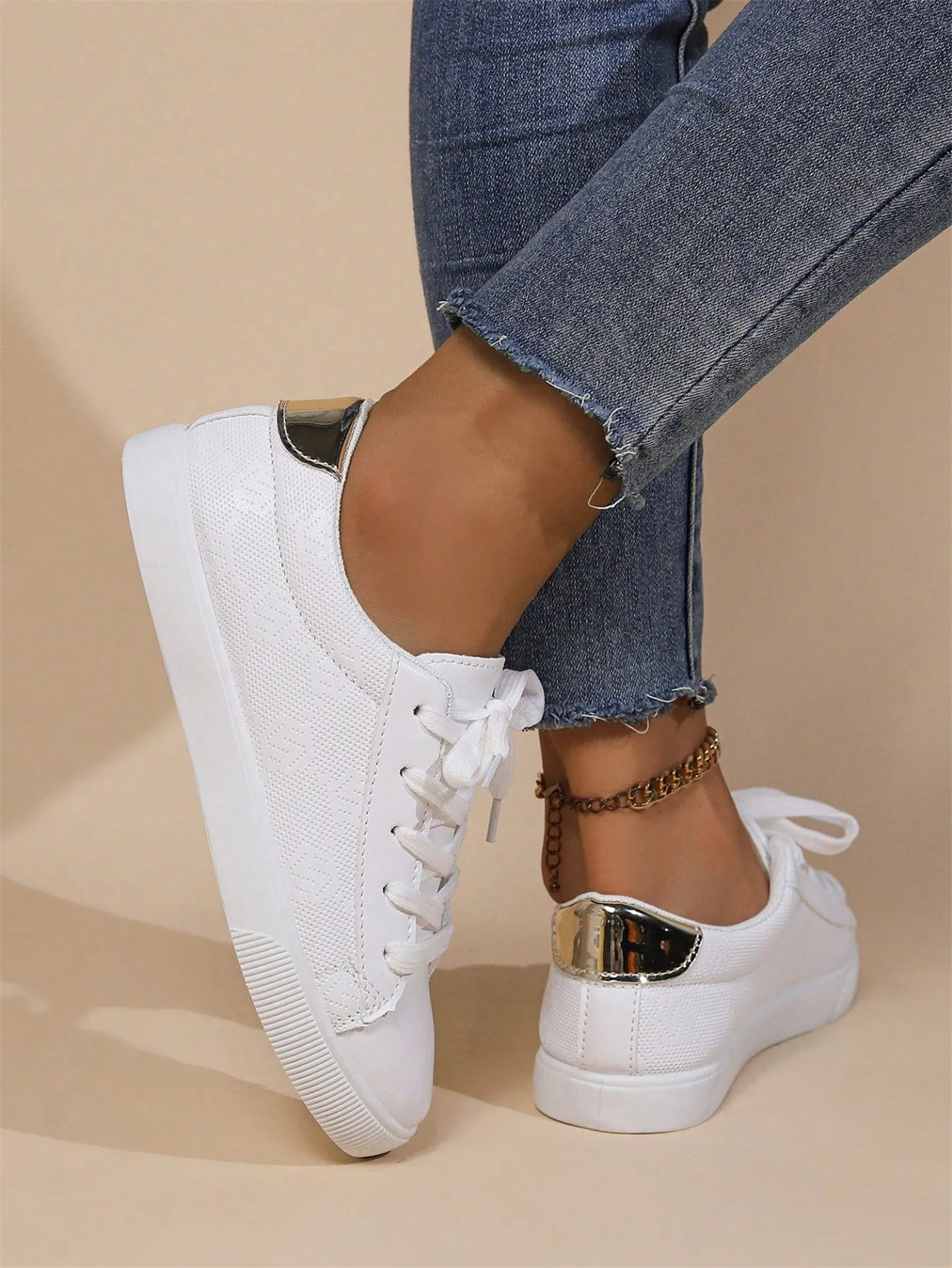 Comfortable Flat Athletic Shoes With Casual Lace-up Design
