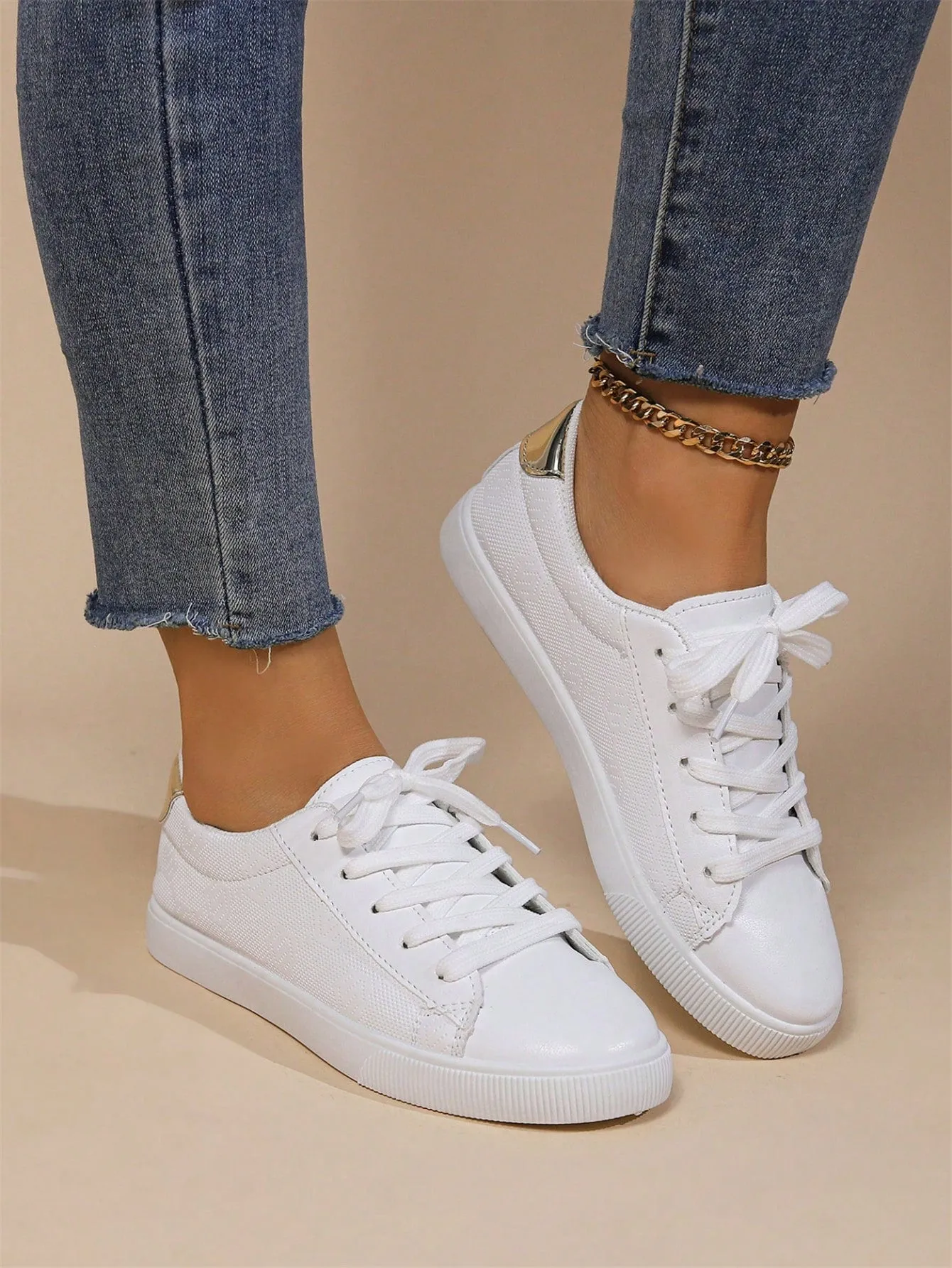 Comfortable Flat Athletic Shoes With Casual Lace-up Design
