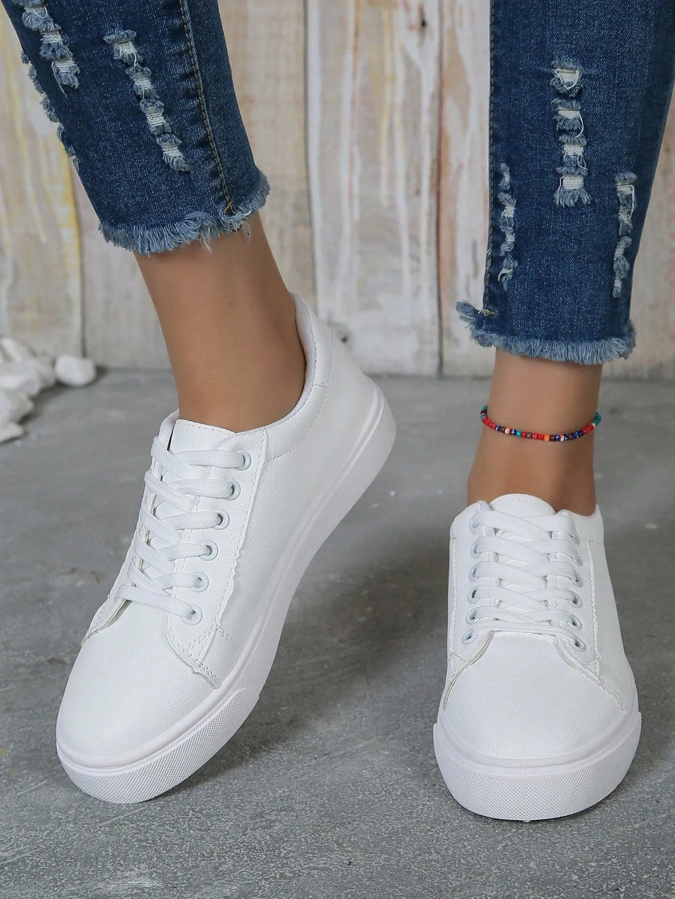 Comfortable Flat Athletic Shoes With Casual Lace-up Design