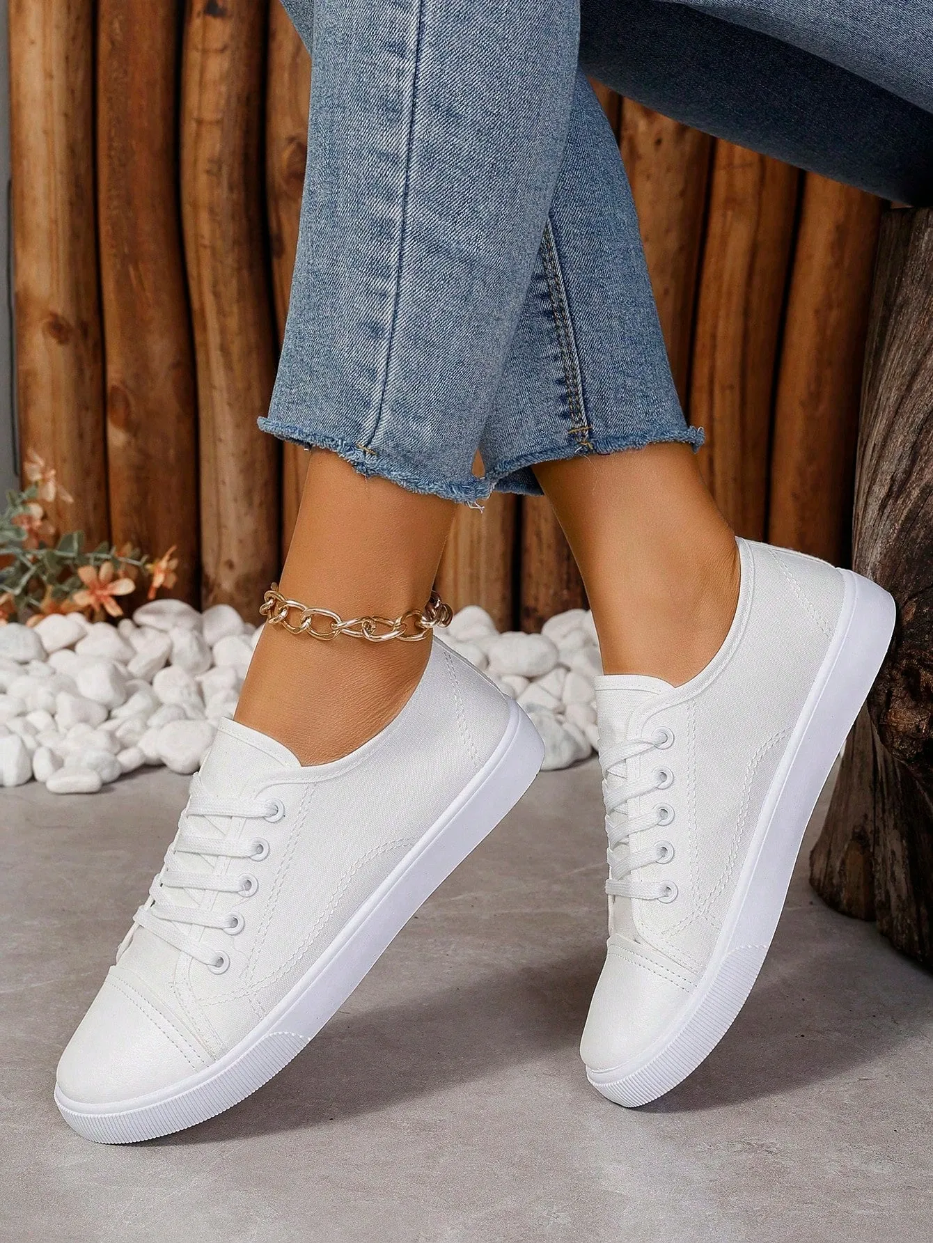 Comfortable Flat Athletic Shoes With Casual Lace-up Design