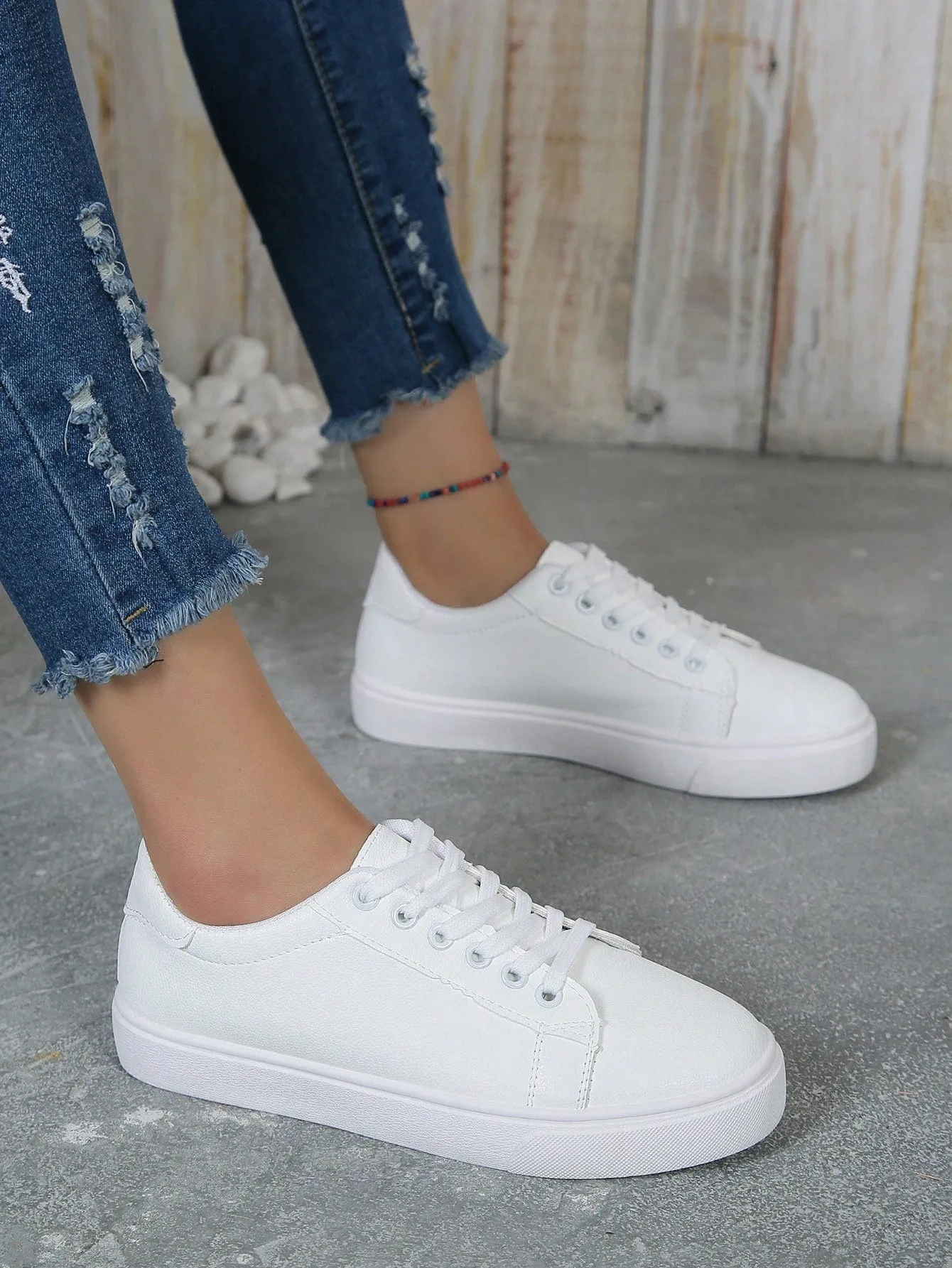 Comfortable Flat Athletic Shoes With Casual Lace-up Design