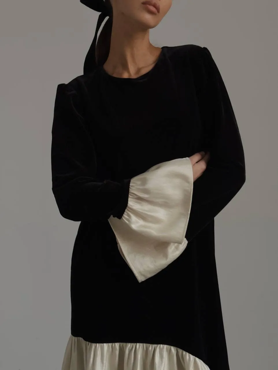Elegant Black and White Contrast Detail Velvet Dress
