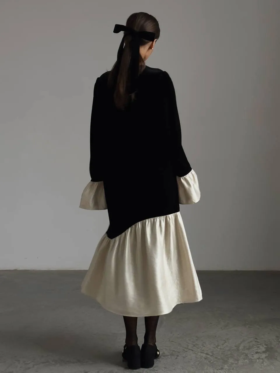 Elegant Black and White Contrast Detail Velvet Dress