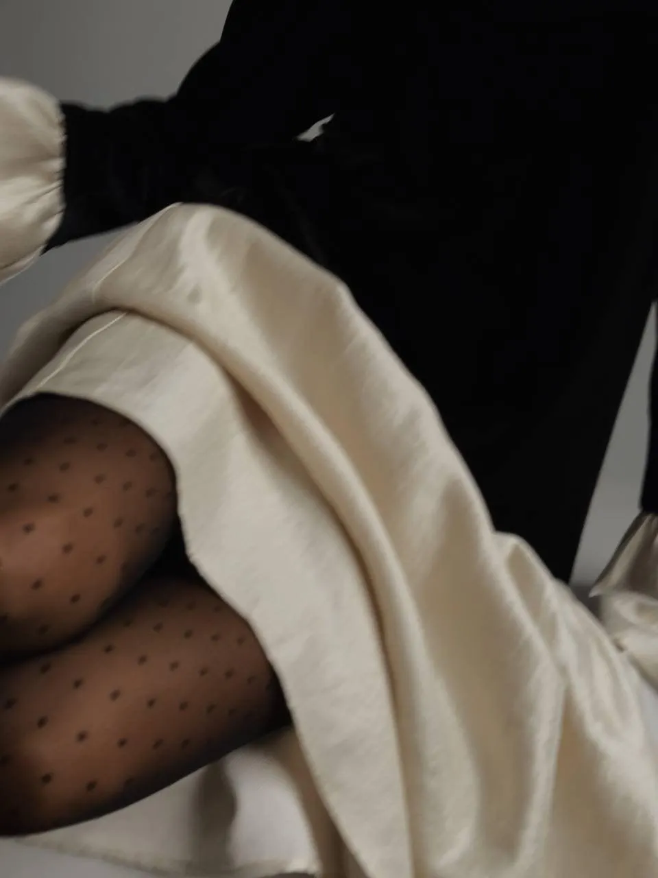 Elegant Black and White Contrast Detail Velvet Dress