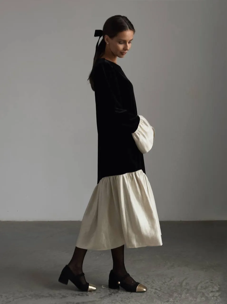 Elegant Black and White Contrast Detail Velvet Dress