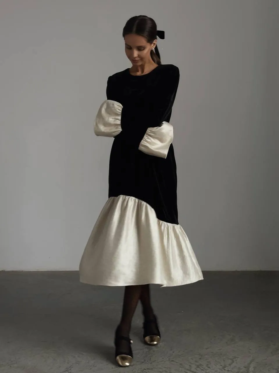 Elegant Black and White Contrast Detail Velvet Dress