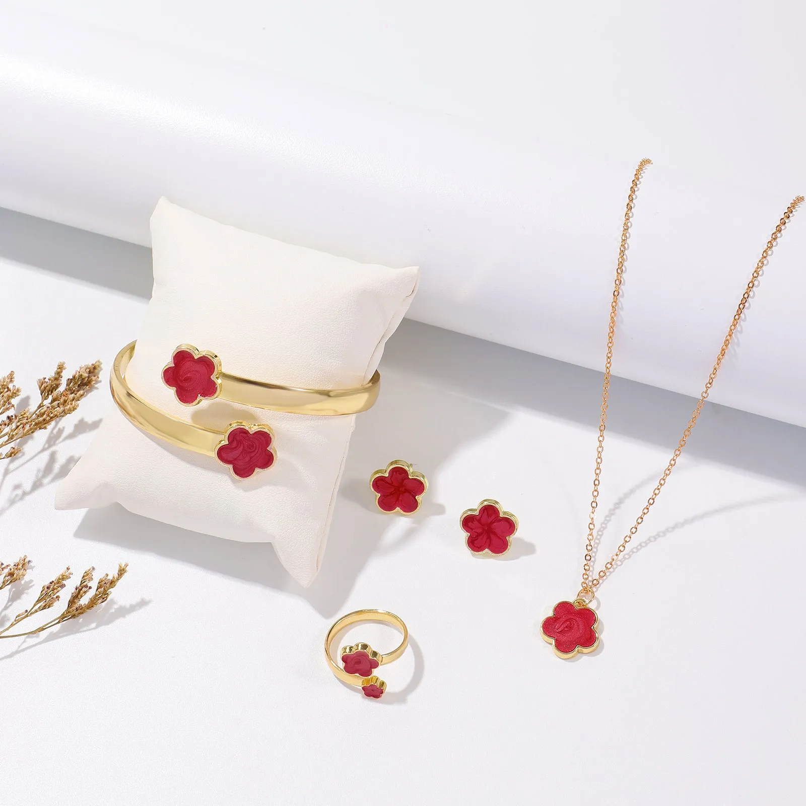 Five Petal Flower Jewelry Set – Fashion Earring, Bracelet & Necklace Set with Lucky Five-Leaf Flower Design