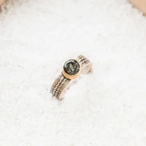 Green Oregon Sunstone Ring with 14k Bezel on Scallop Band