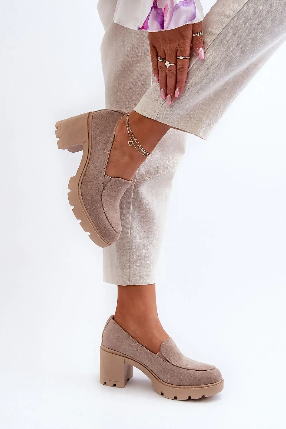 Heeled low shoes