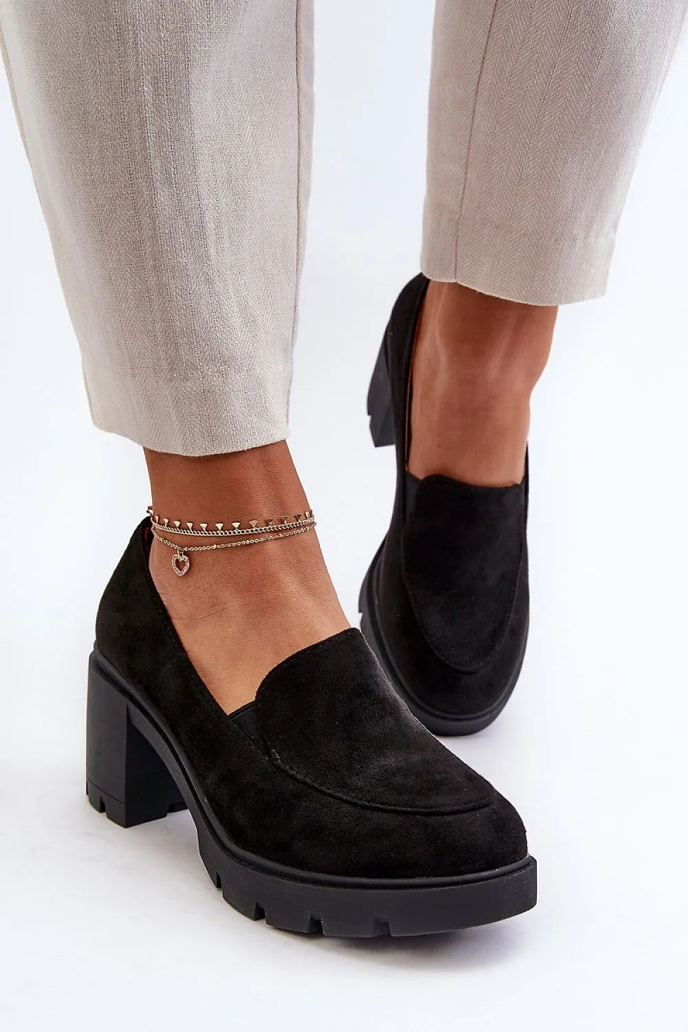 Heeled low shoes