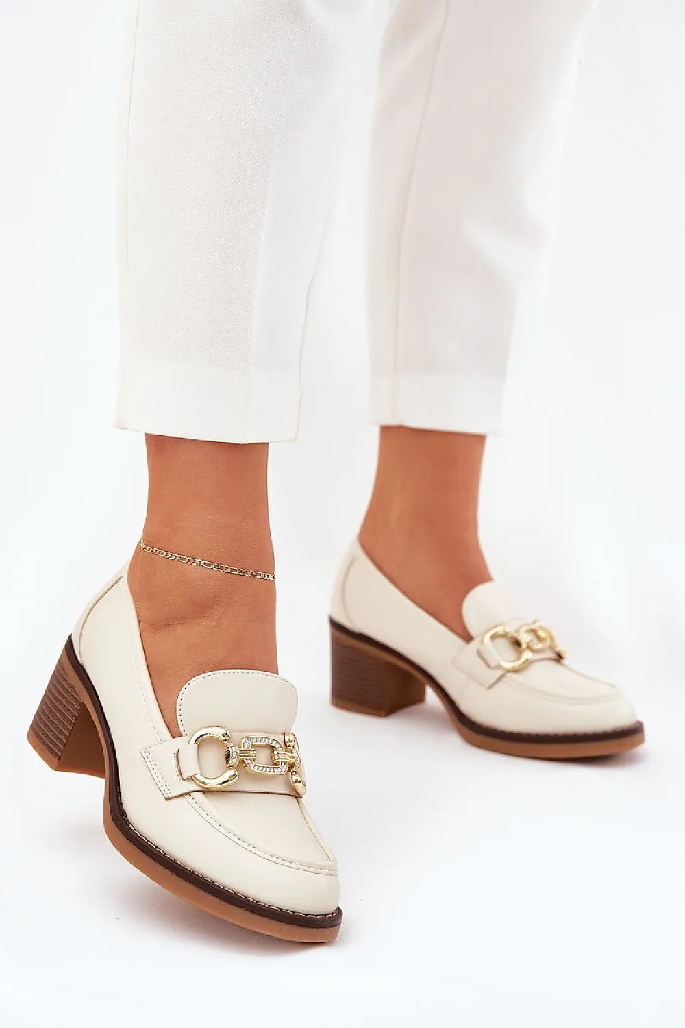 Heeled low shoes