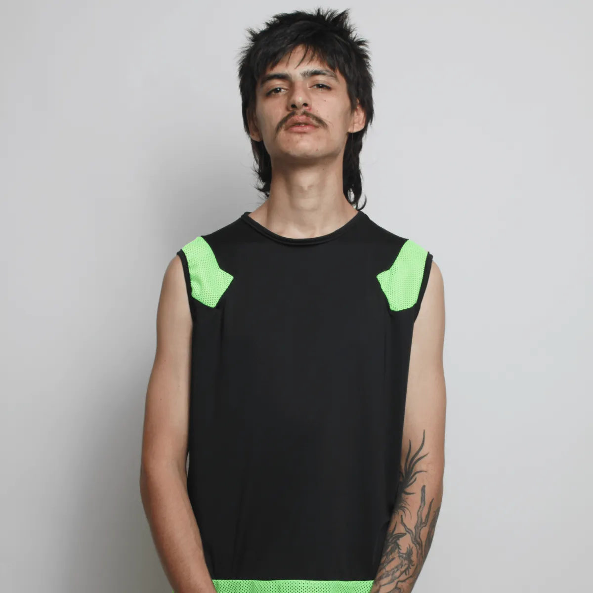 MESHED UP VEST BLACK / GREEN