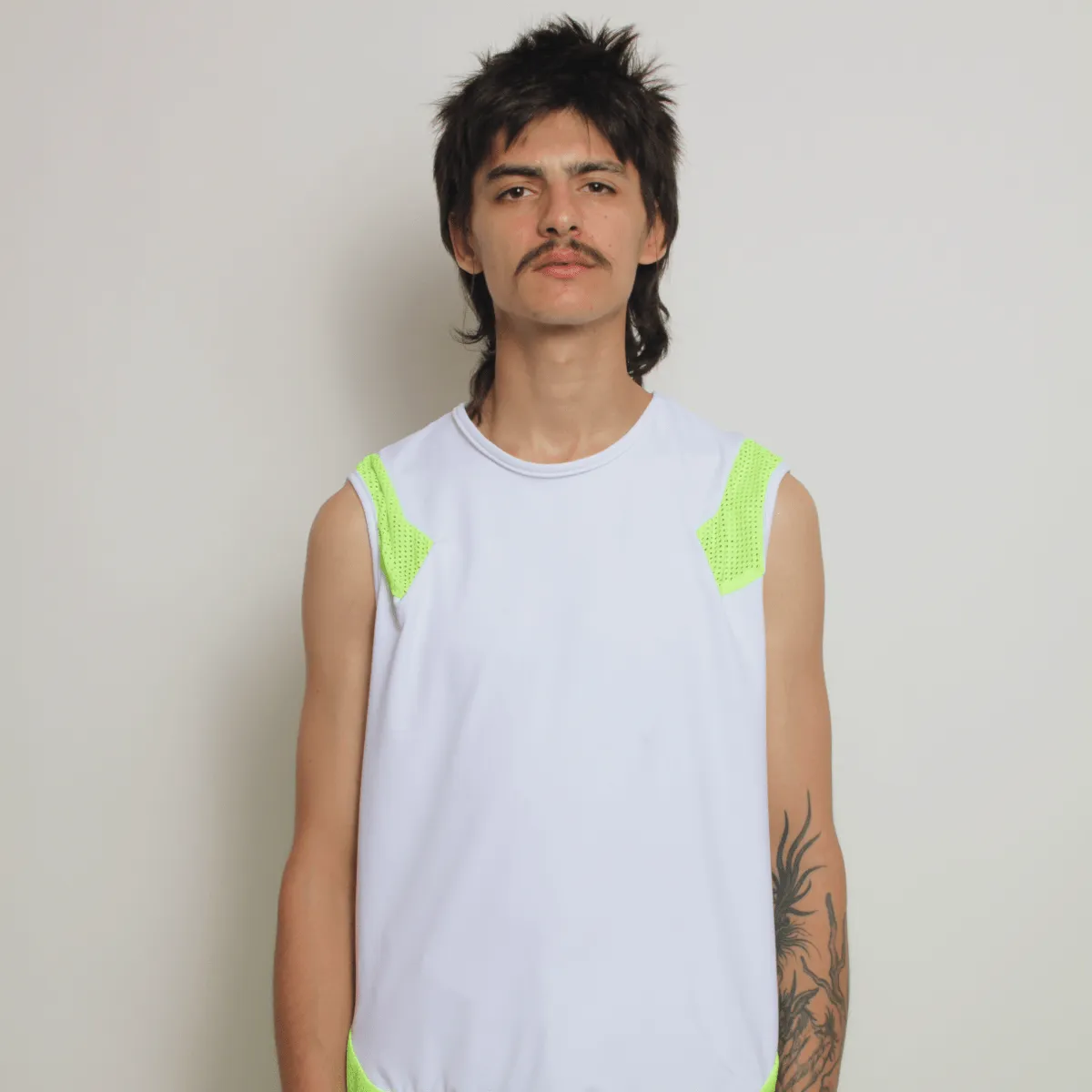 MESHED UP VEST WHITE / YELLOW