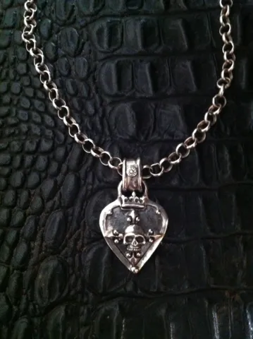 Necklace - Guitar Pick w Skull