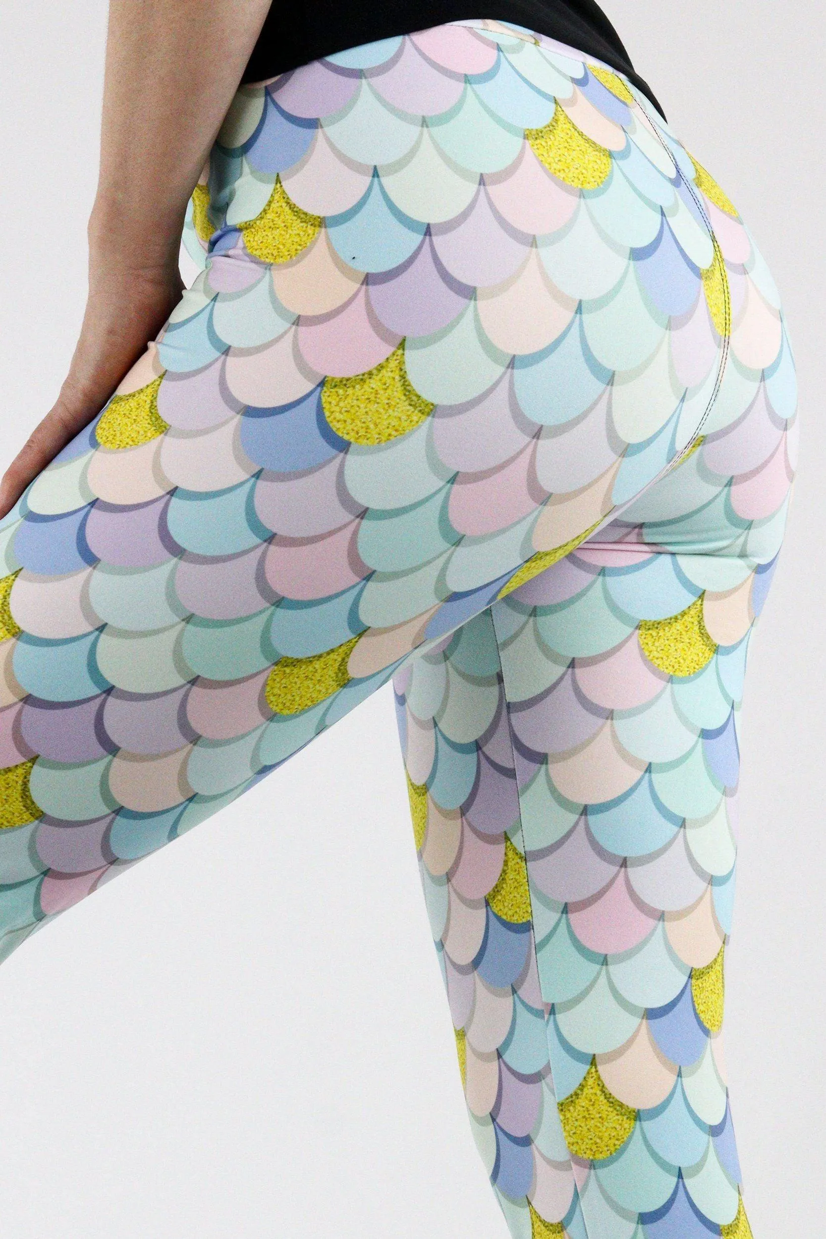 Pastel Mermaid - Casual Capri Leggings