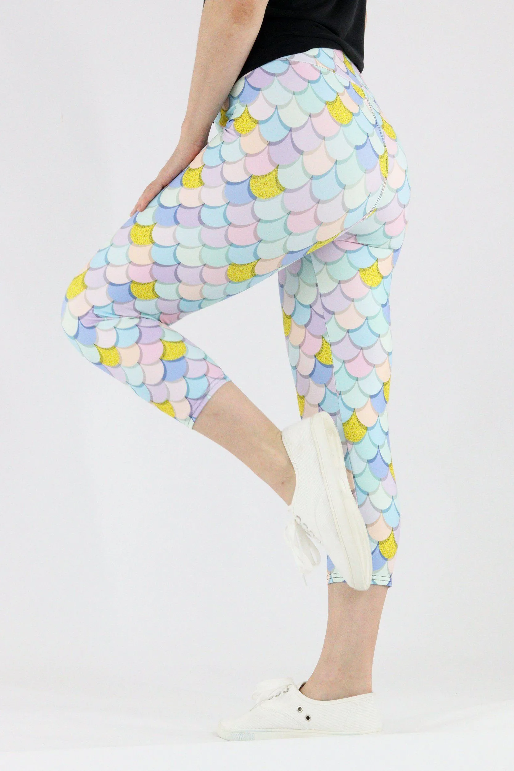 Pastel Mermaid - Casual Capri Leggings