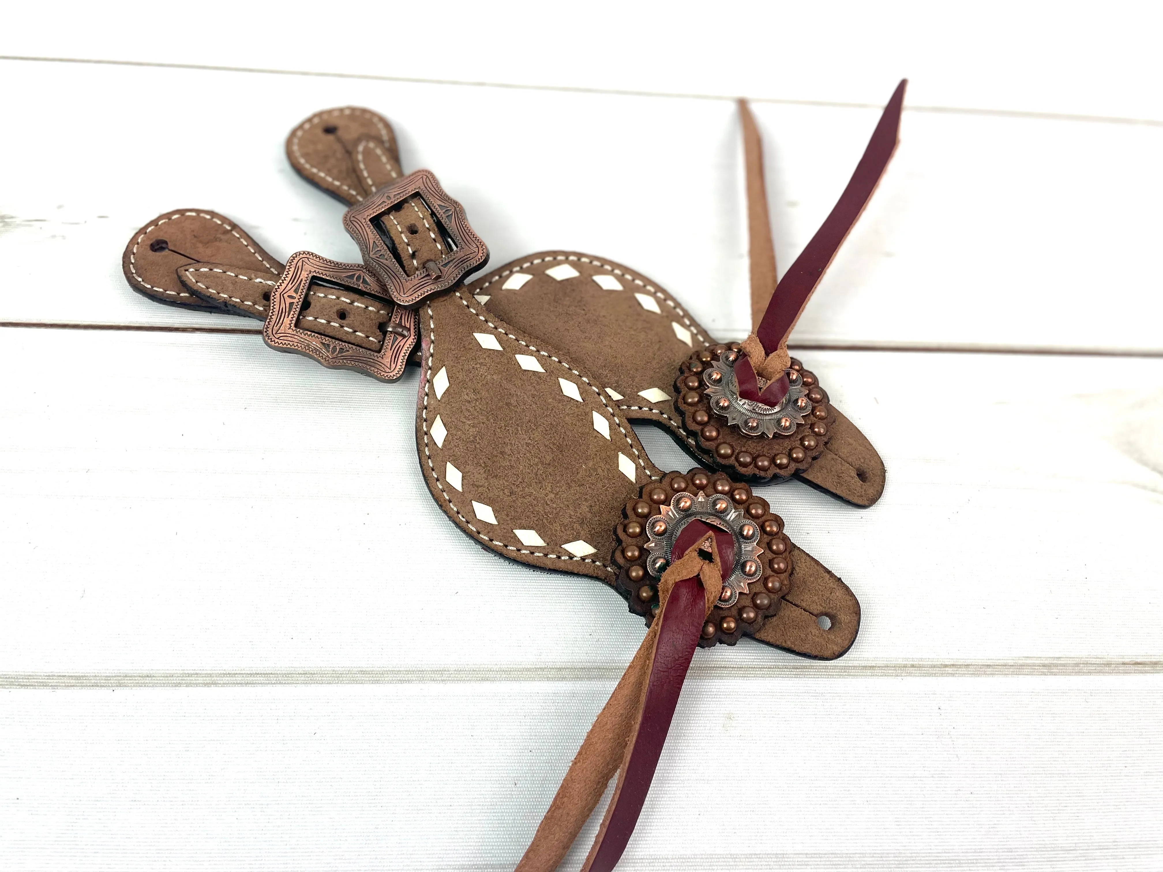 Roughout White Buckstitch Spur Straps
