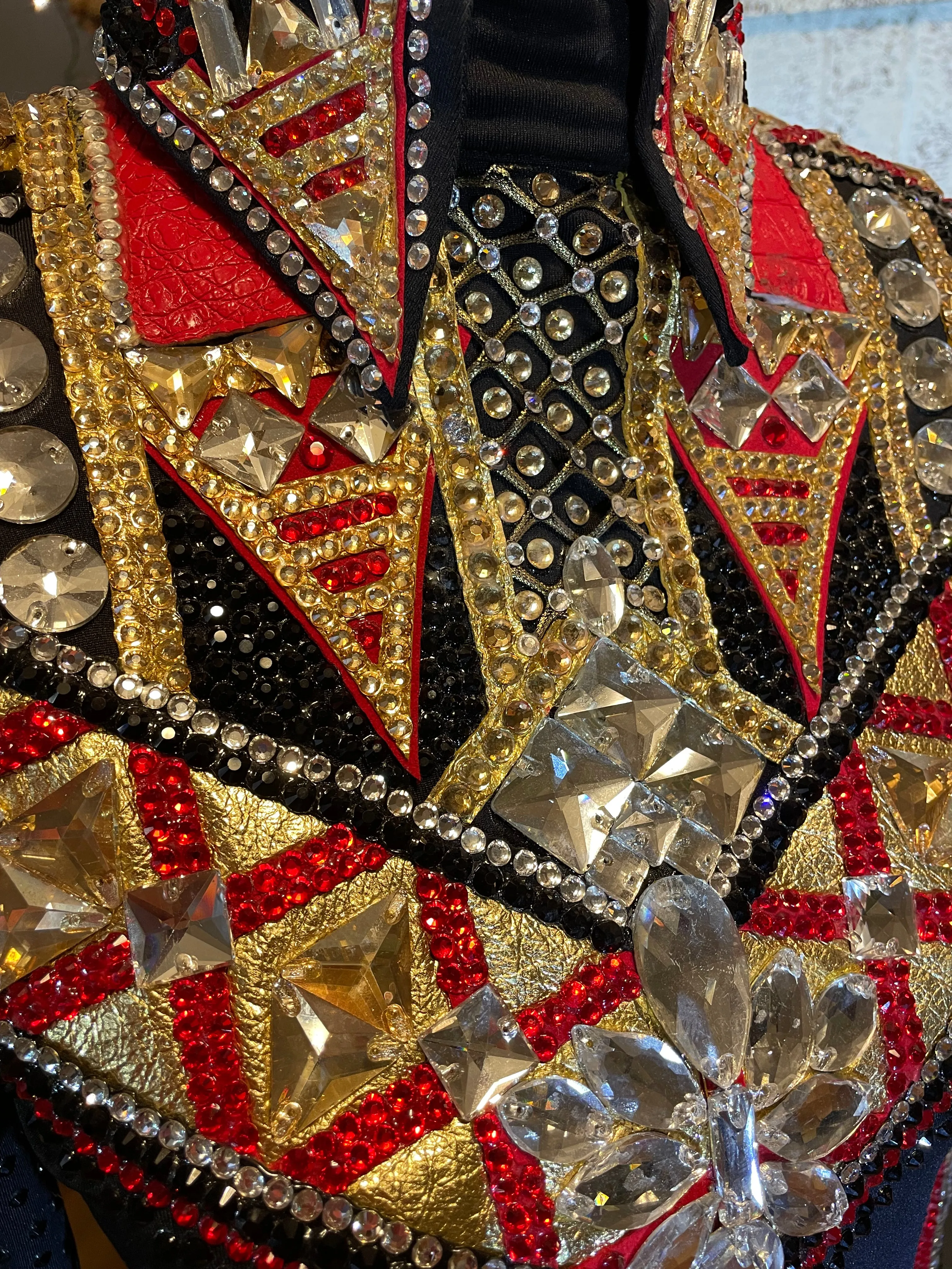 Show-Off Designs on consignment vest set.