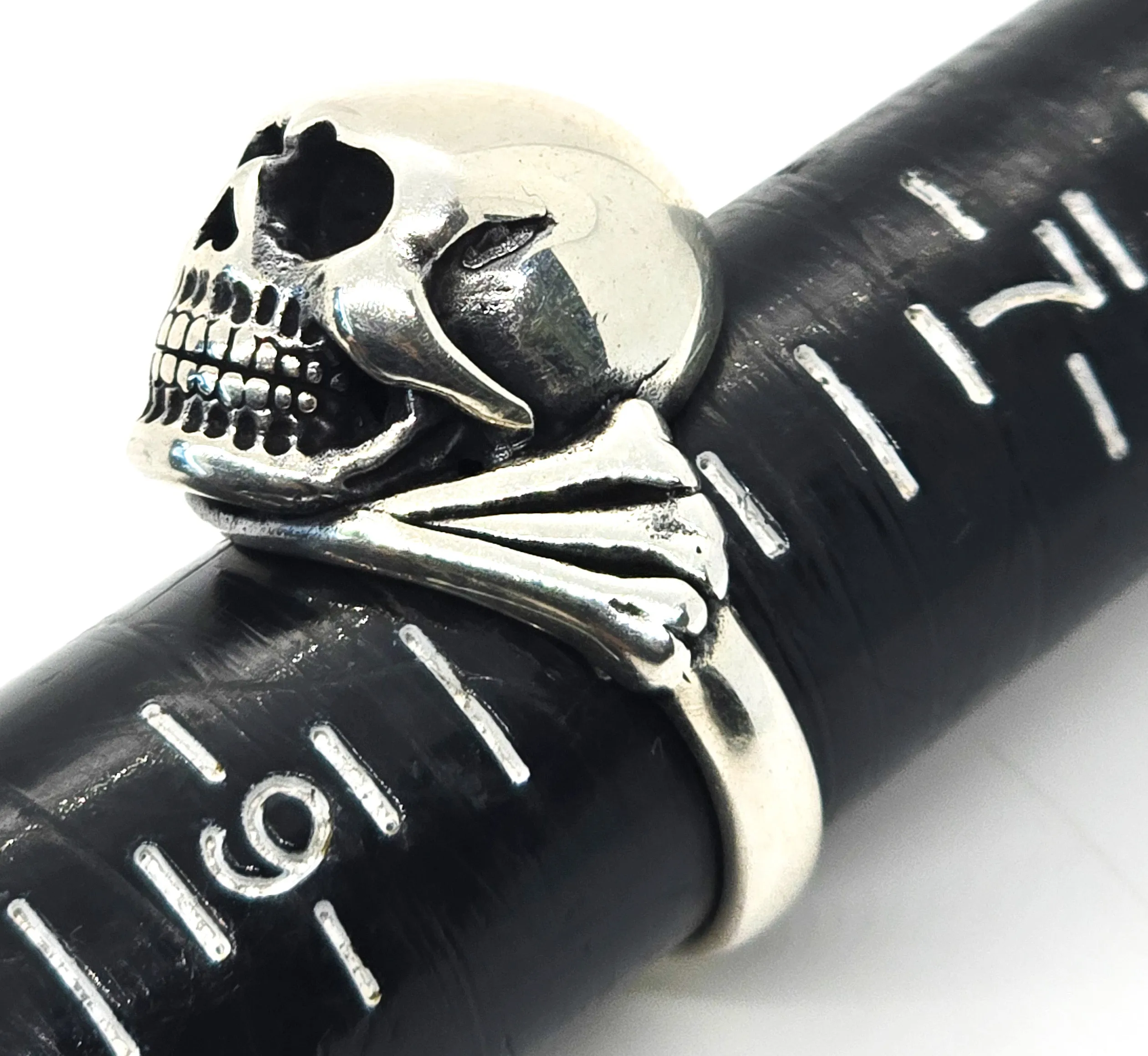 Skull and Bones Men's vintage retro 90's sterling silver ring size 8