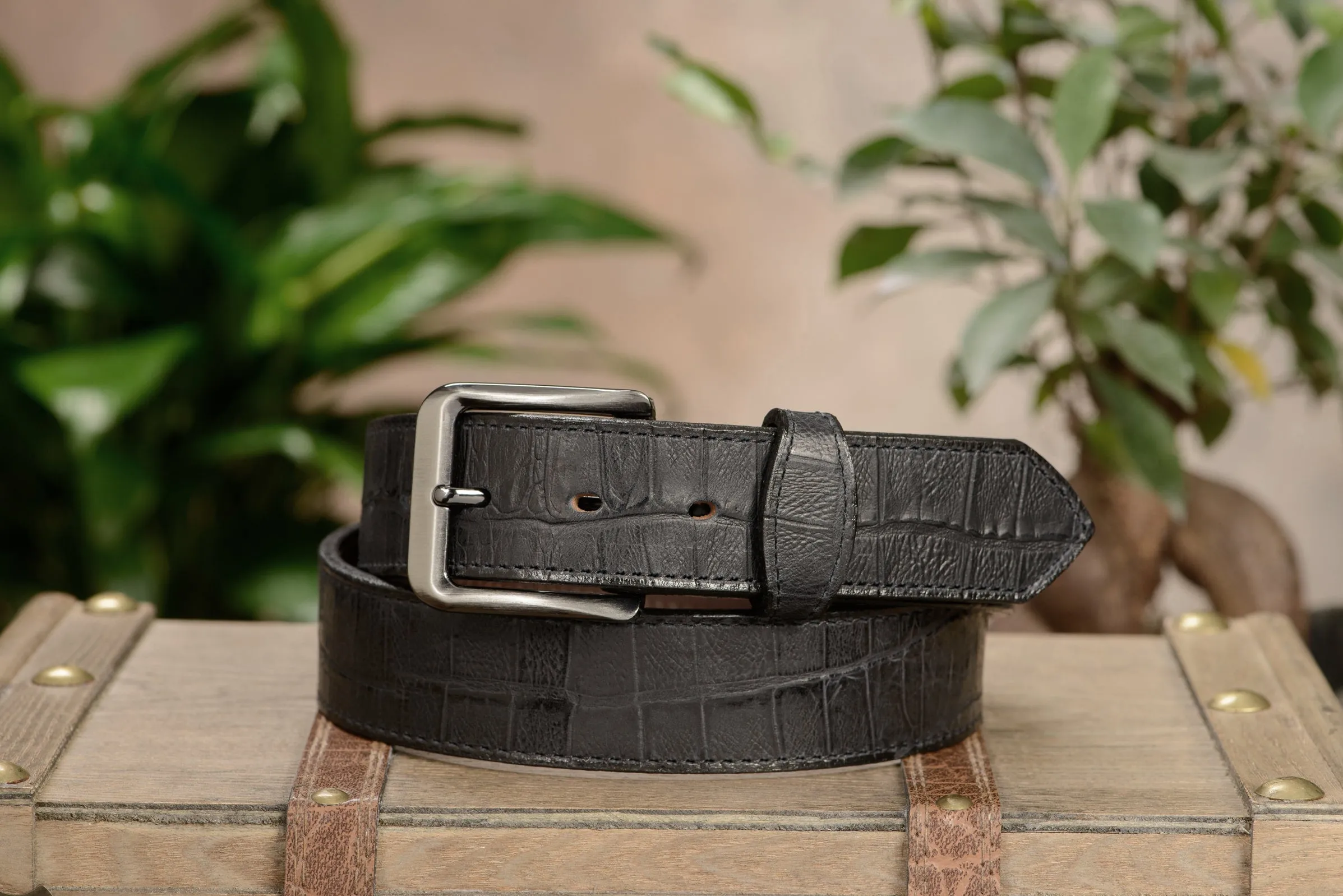 The Chomper: Men's Black Stitched Alligator Design Leather Belt 1.50"