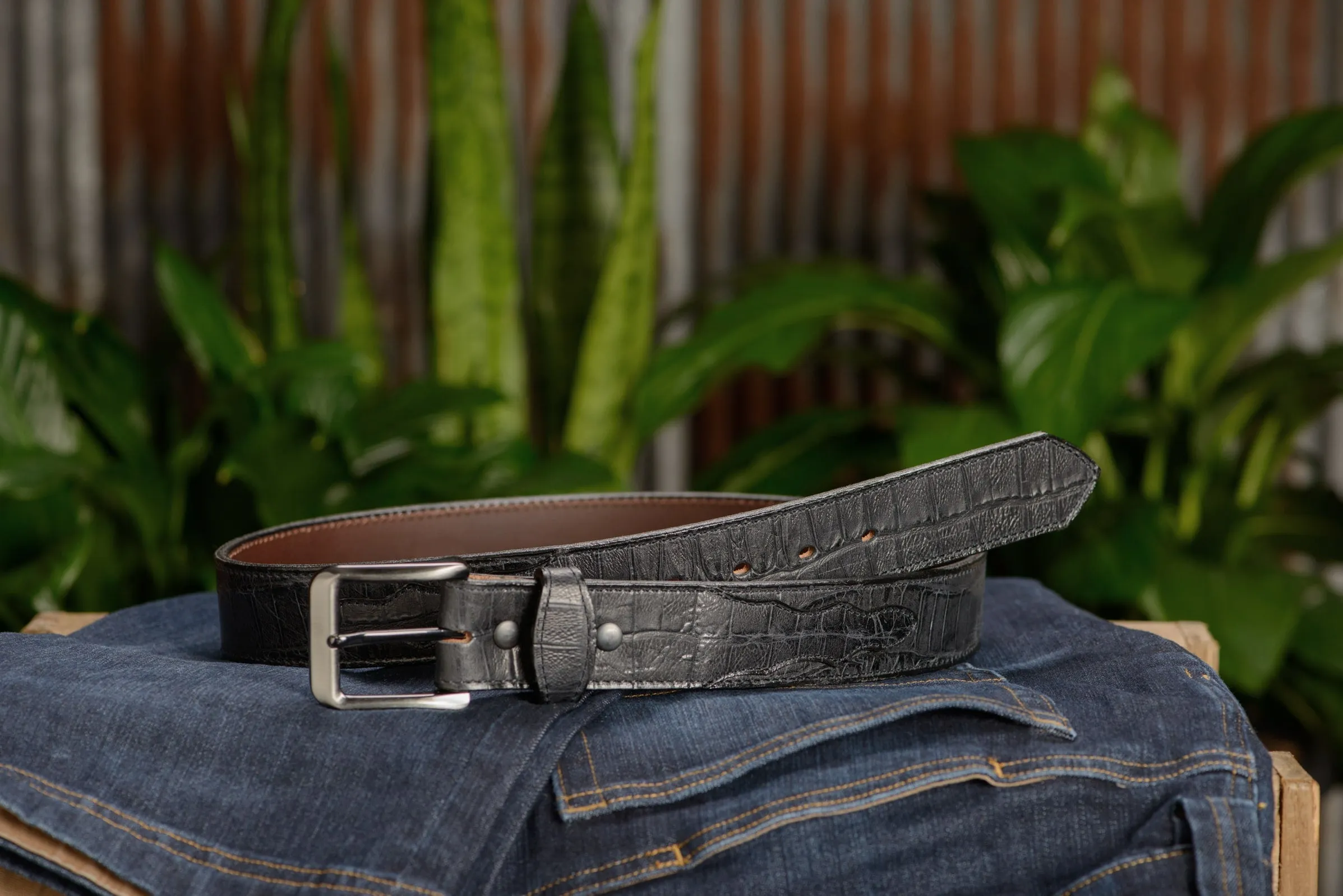The Chomper: Men's Black Stitched Alligator Design Leather Belt 1.50"